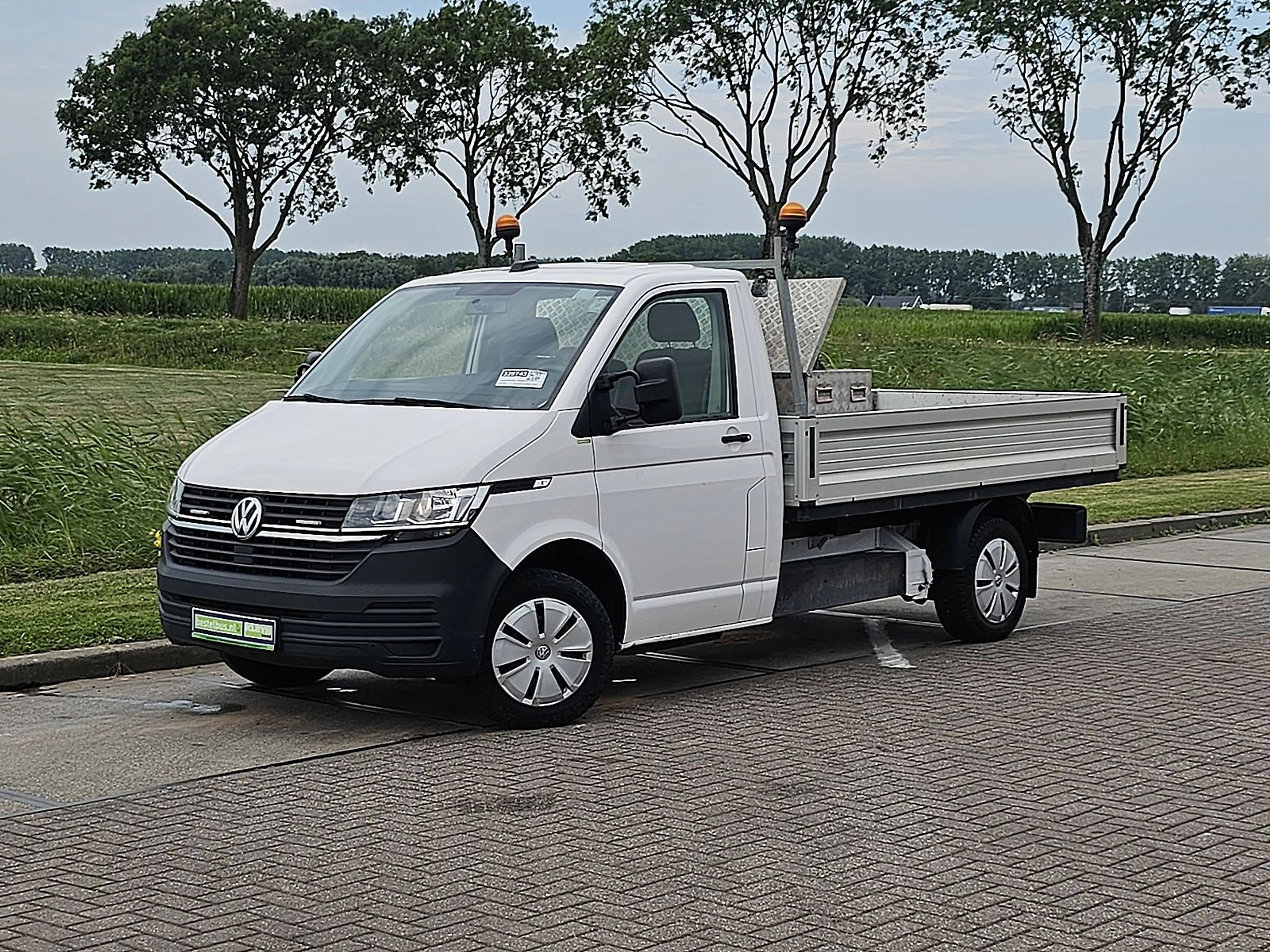 Volkswagen Transporter 2.0 TDI L2H1 28 — photo 4
