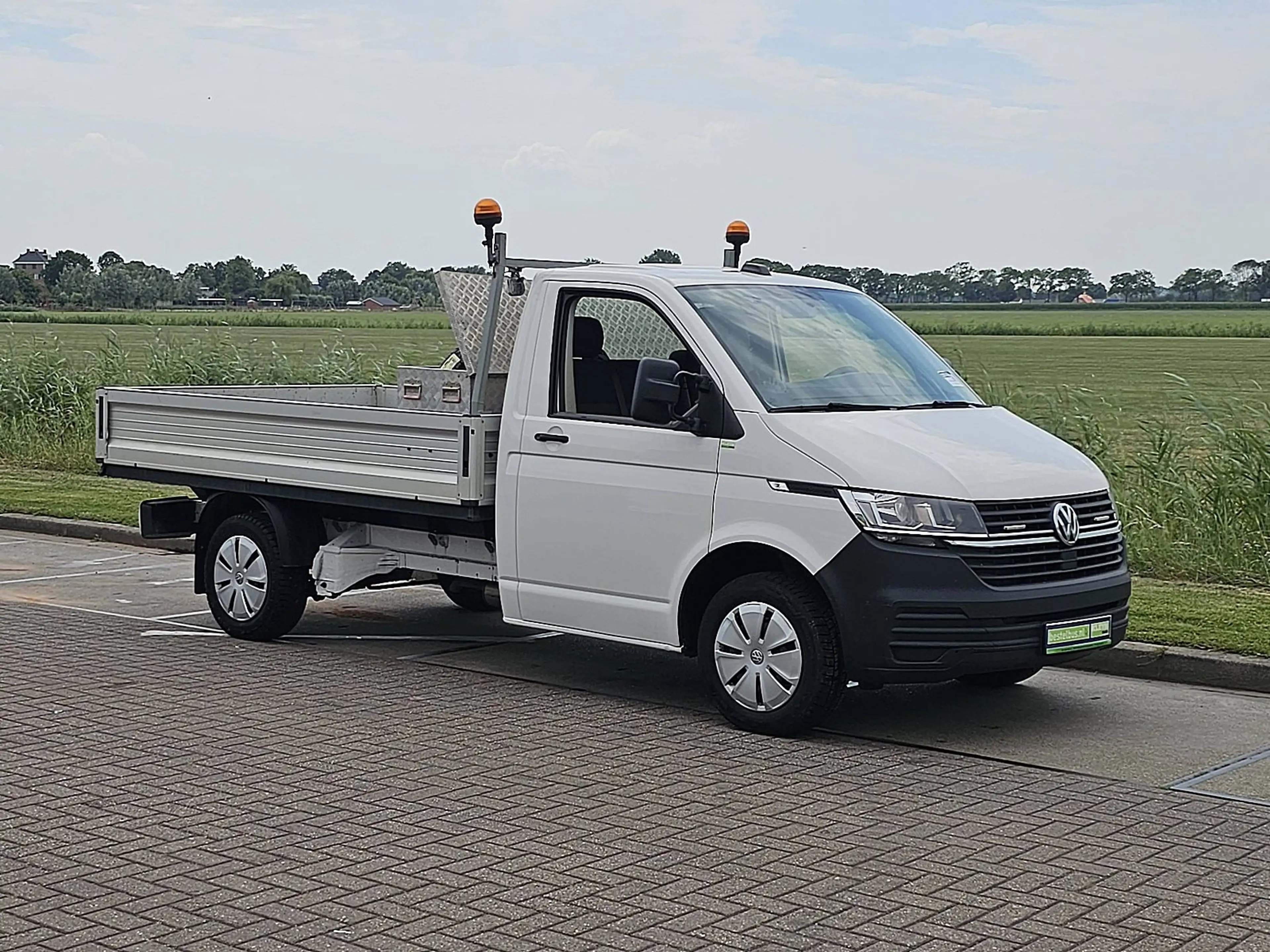 Volkswagen Transporter 2.0 TDI L2H1 28 — photo 6