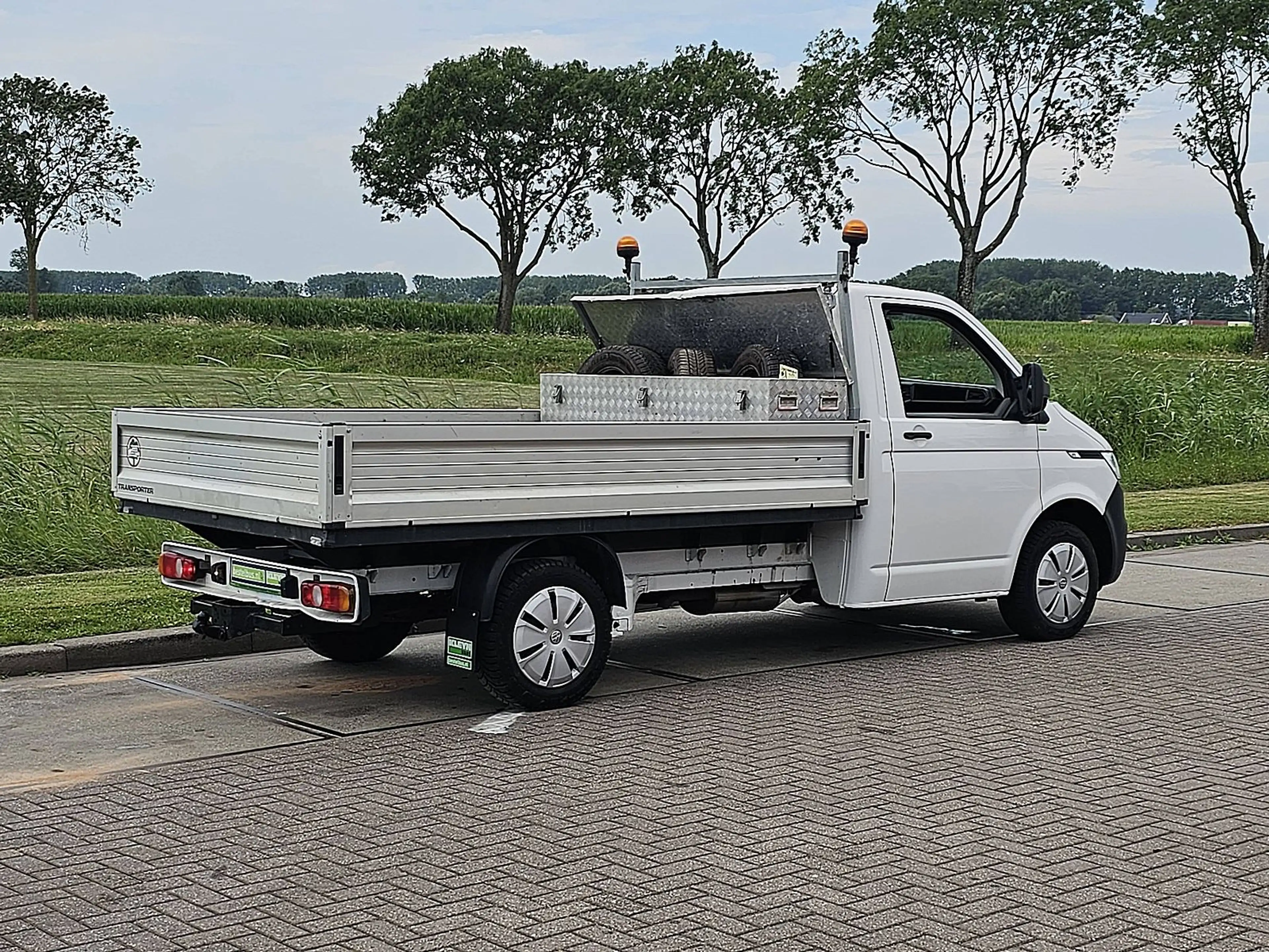 Volkswagen Transporter 2.0 TDI L2H1 28 — photo 5