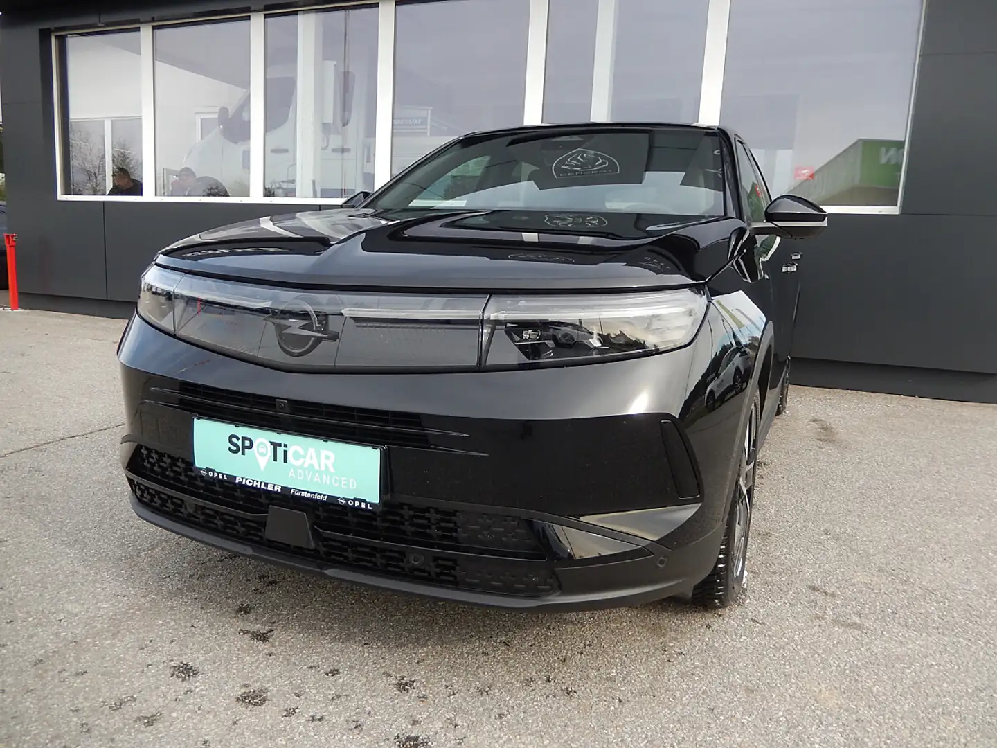 Opel Grandland 1.2 MHEV GS Aut. Schwarz - 1