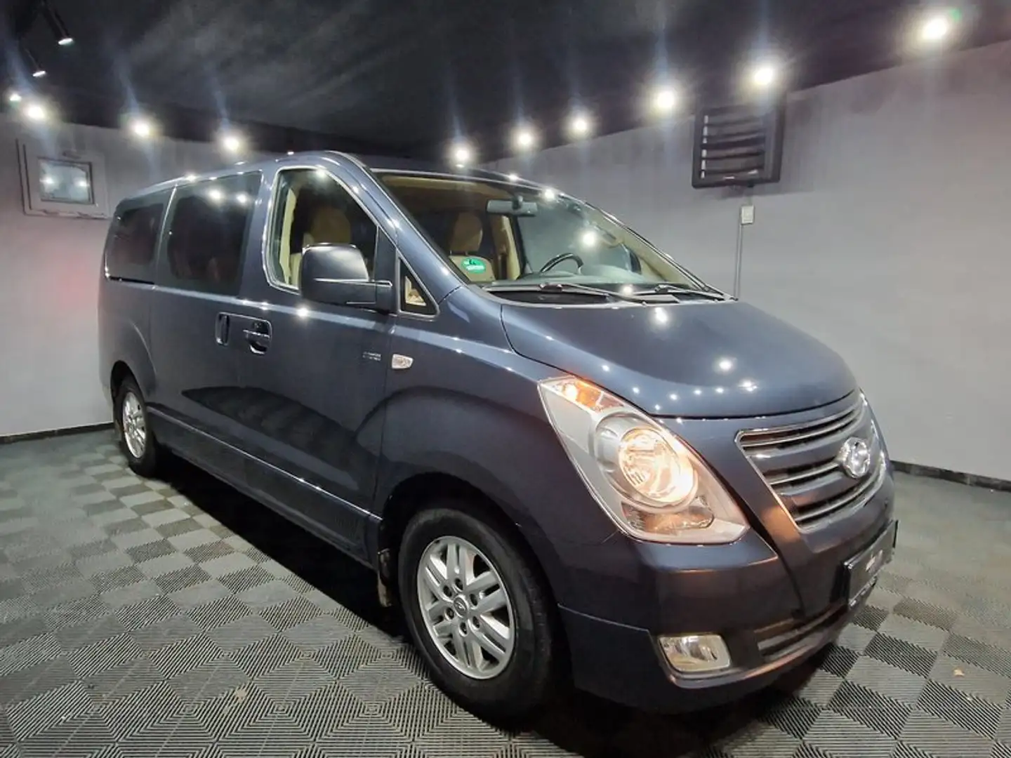 Hyundai H-1 2.5 CRDI Travel Premium|AUTOM/8 SITZER/LEDER/ - 2