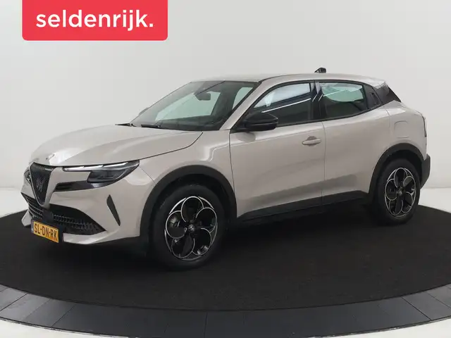 Alfa Romeo Junior Elettrica 54 kWh | SOH 97,3% | Adaptive cruise | C