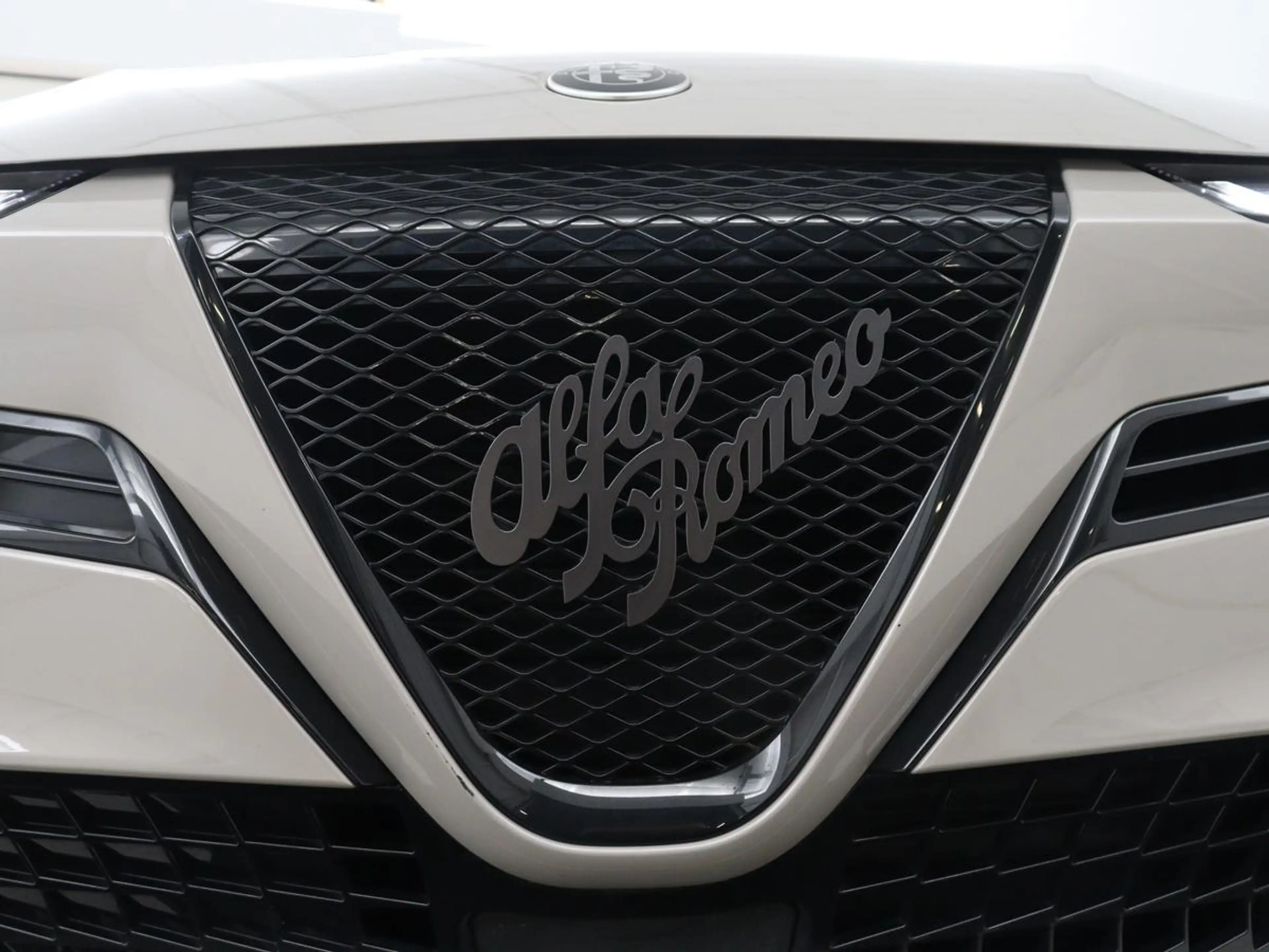Alfa Romeo Junior Elettrica 54 kWh | SOH 97,3% | Adaptive cruise | C — photo 28