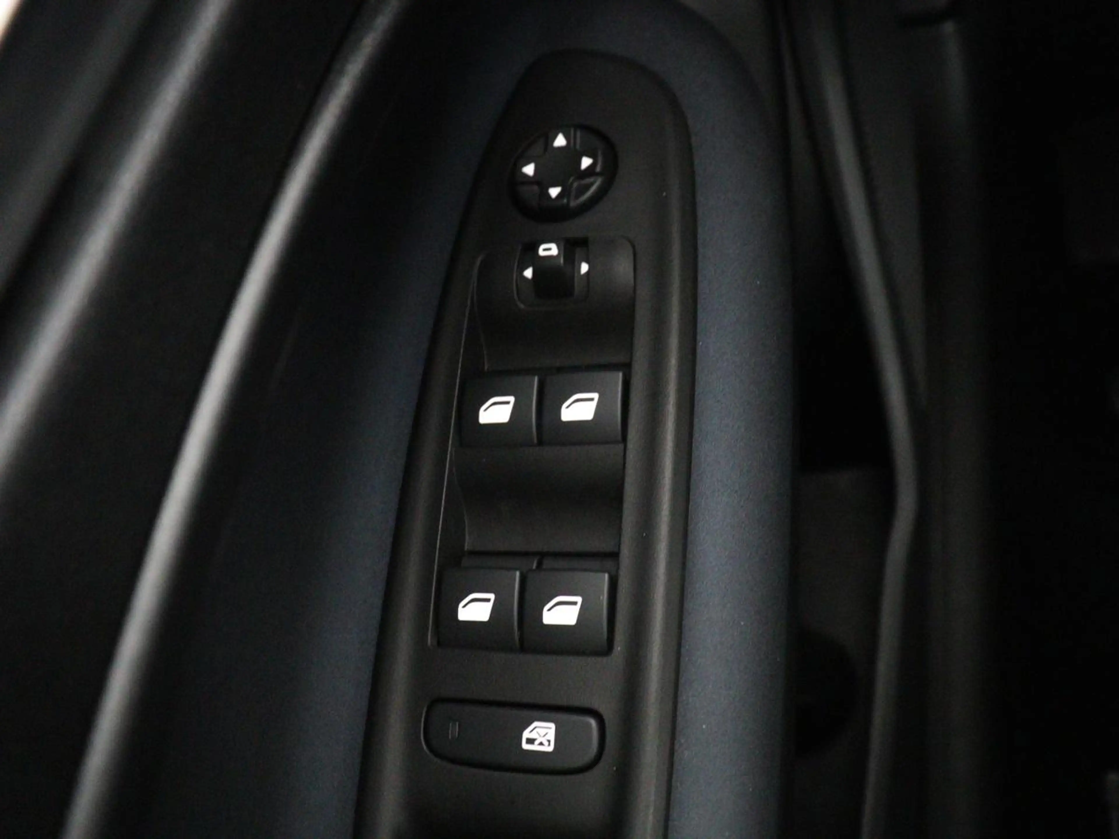 Alfa Romeo Junior Elettrica 54 kWh | SOH 97,3% | Adaptive cruise | C — photo 32