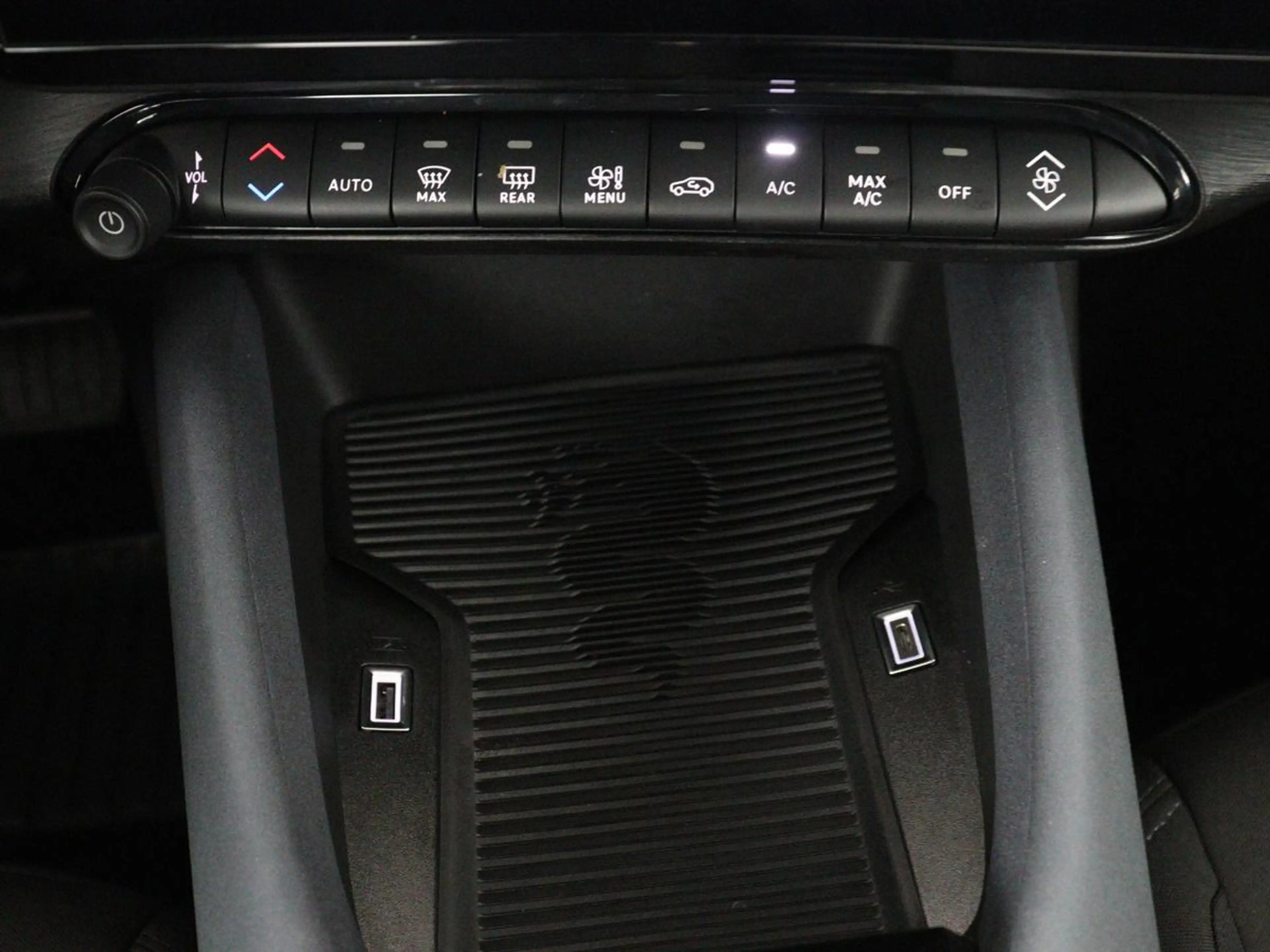 Alfa Romeo Junior Elettrica 54 kWh | SOH 97,3% | Adaptive cruise | C — photo 27
