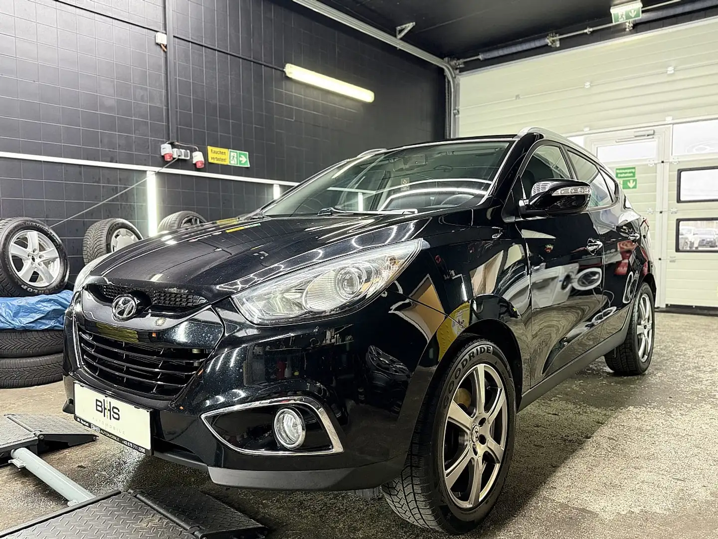Hyundai iX35 2,0 CRDi Premium 2WD *GARANTIE* Schwarz - 1