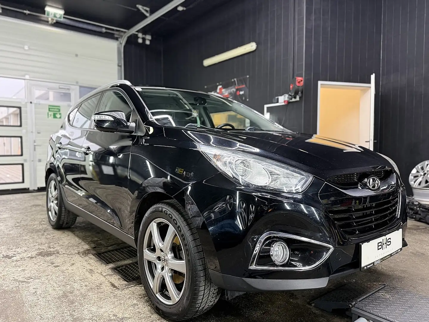 Hyundai iX35 2,0 CRDi Premium 2WD *GARANTIE* Schwarz - 2