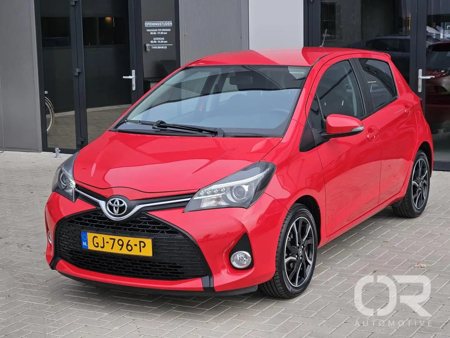 Toyota Yaris 1.3 VVT-i Dynamic Cam NL-auto NAP 1e eig. Rood - 1