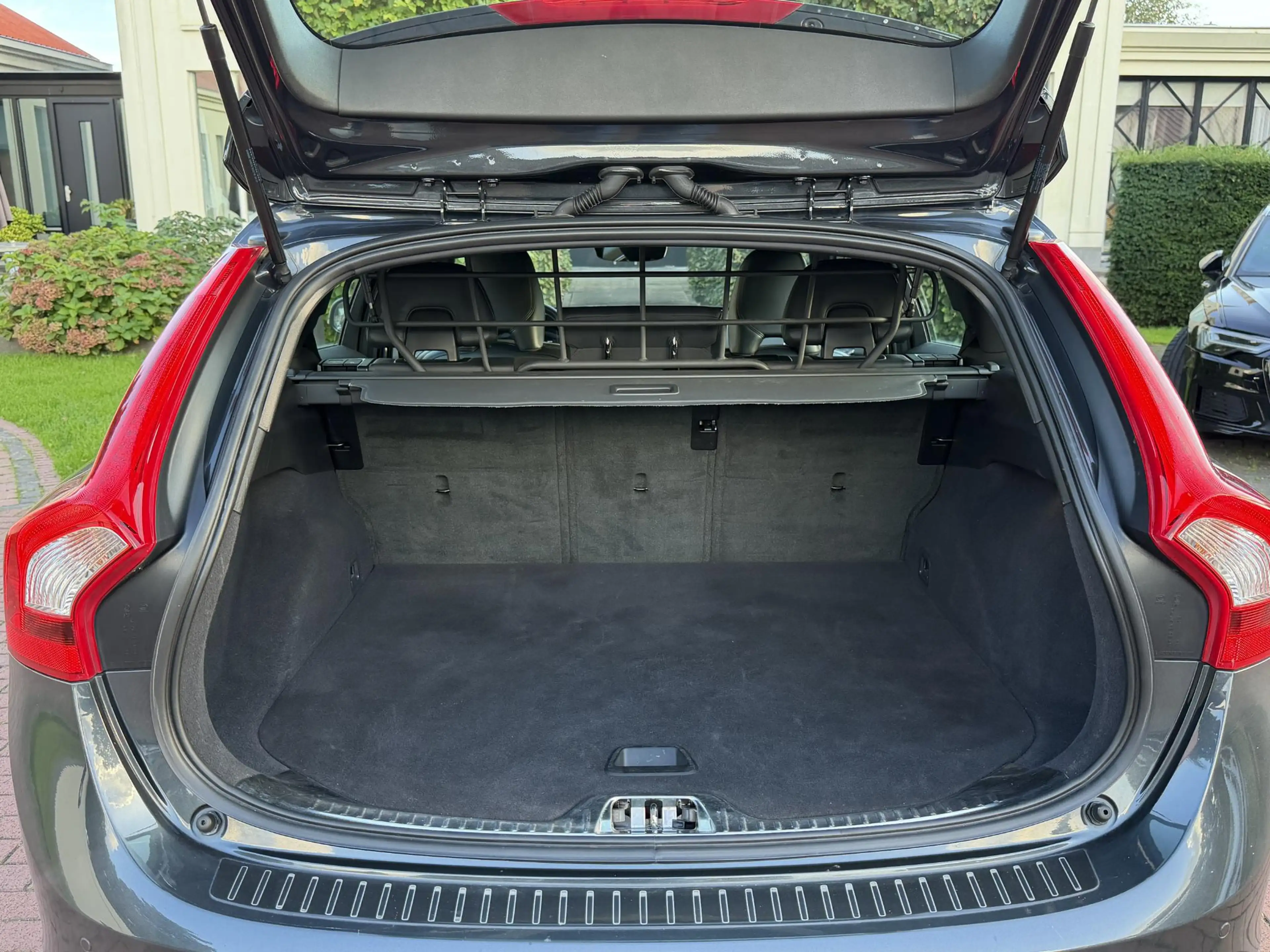 Volvo V60 1.5 T3 R-Design - Nieuwe Turbo — photo 29