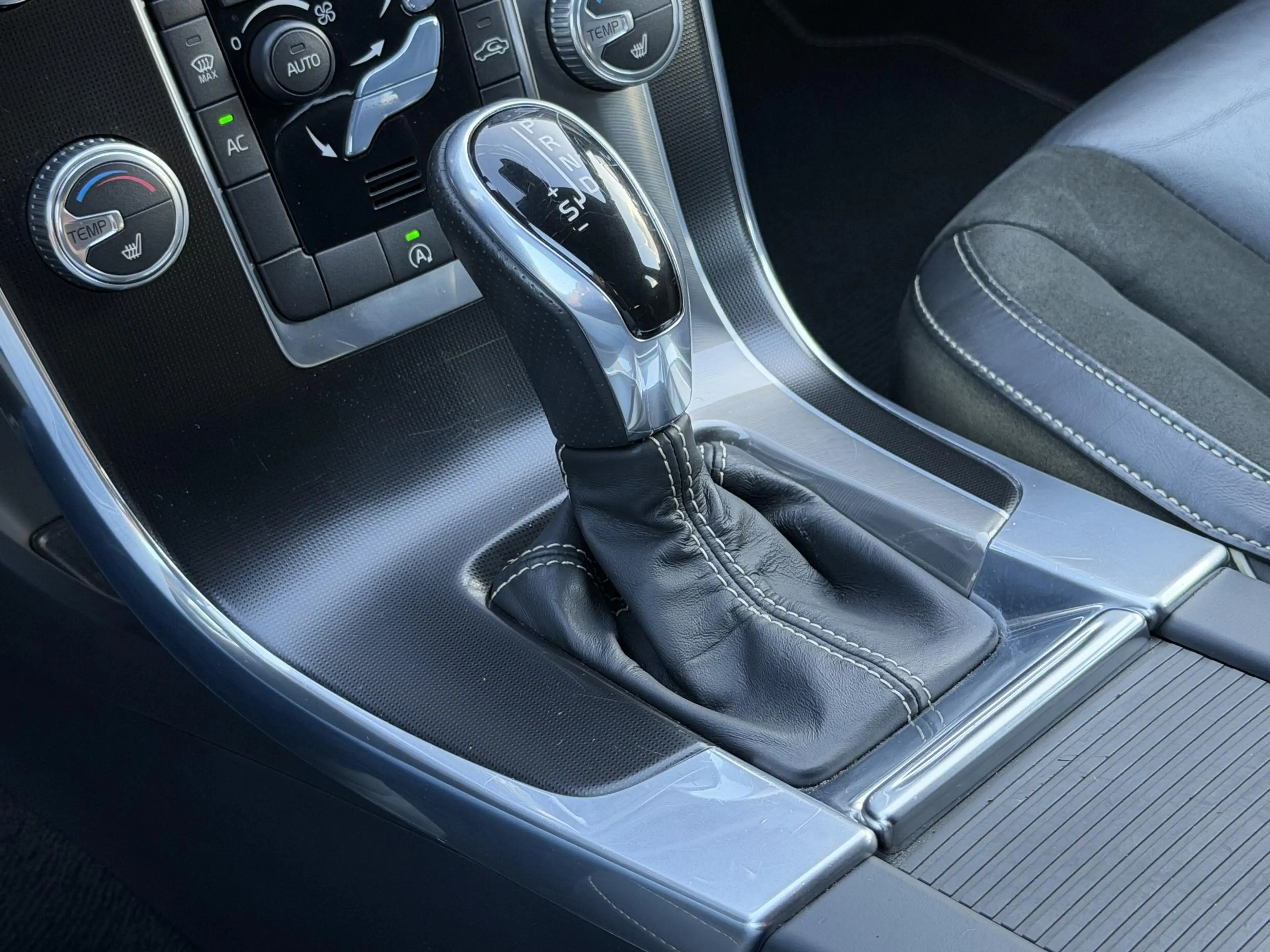 Volvo V60 1.5 T3 R-Design - Nieuwe Turbo — photo 14