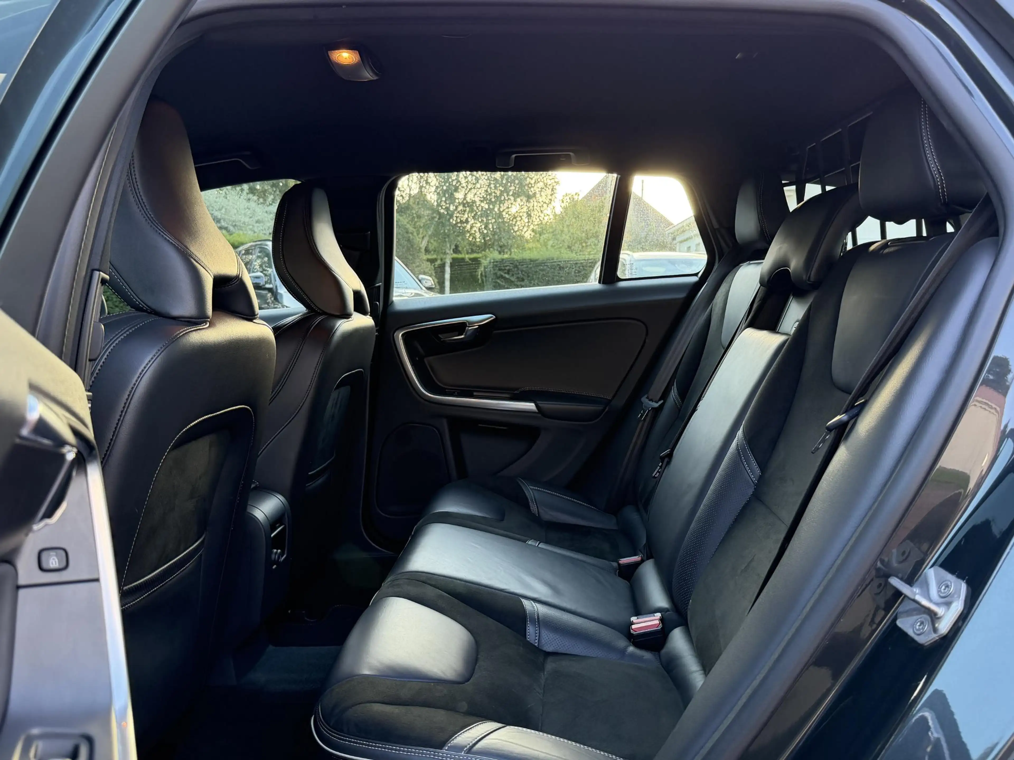 Volvo V60 1.5 T3 R-Design - Nieuwe Turbo — photo 18