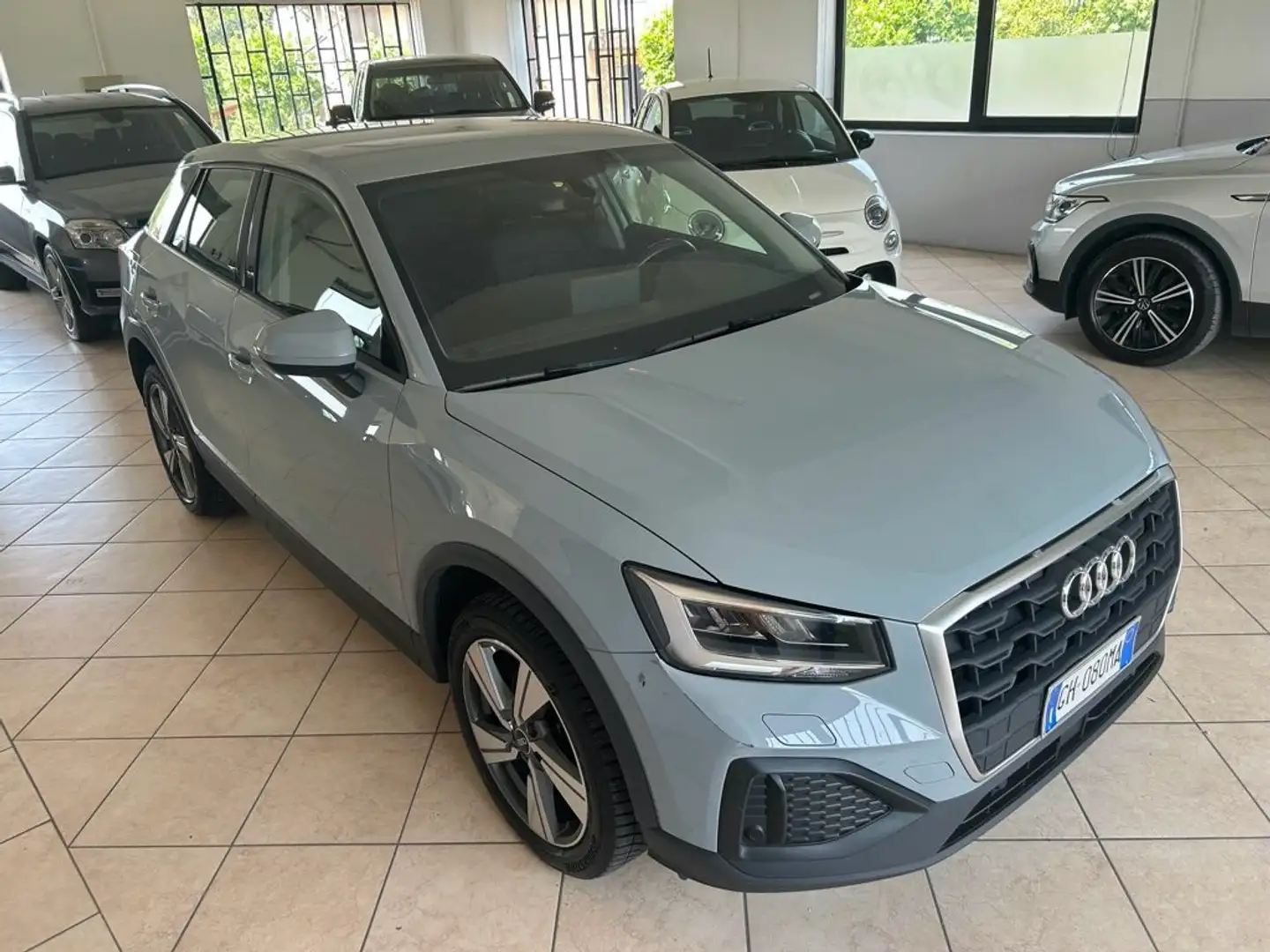 Audi Q2 35 TDI S tronic Admired Grijs - 2