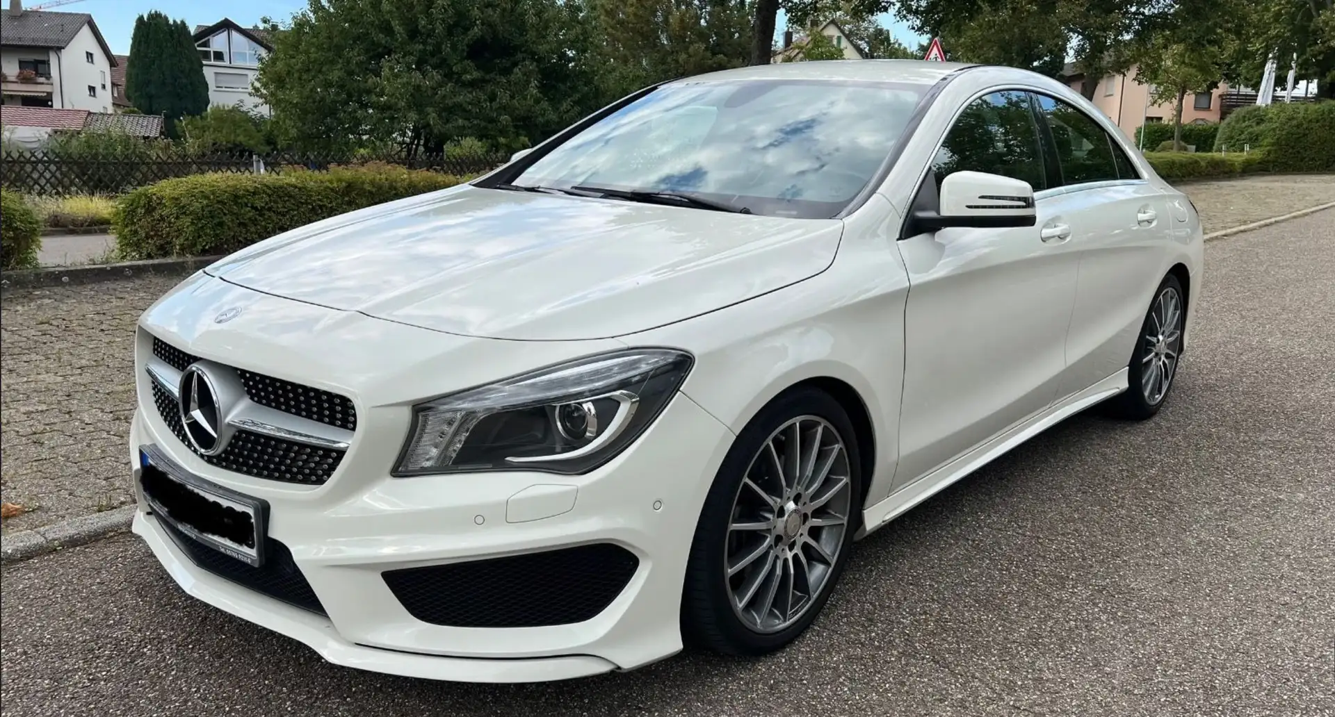 Mercedes-Benz CLA 180 AMG Line *7-G Navi*Navi*Bi-Xenon*PTS*Sitzhzg* Weiß - 1