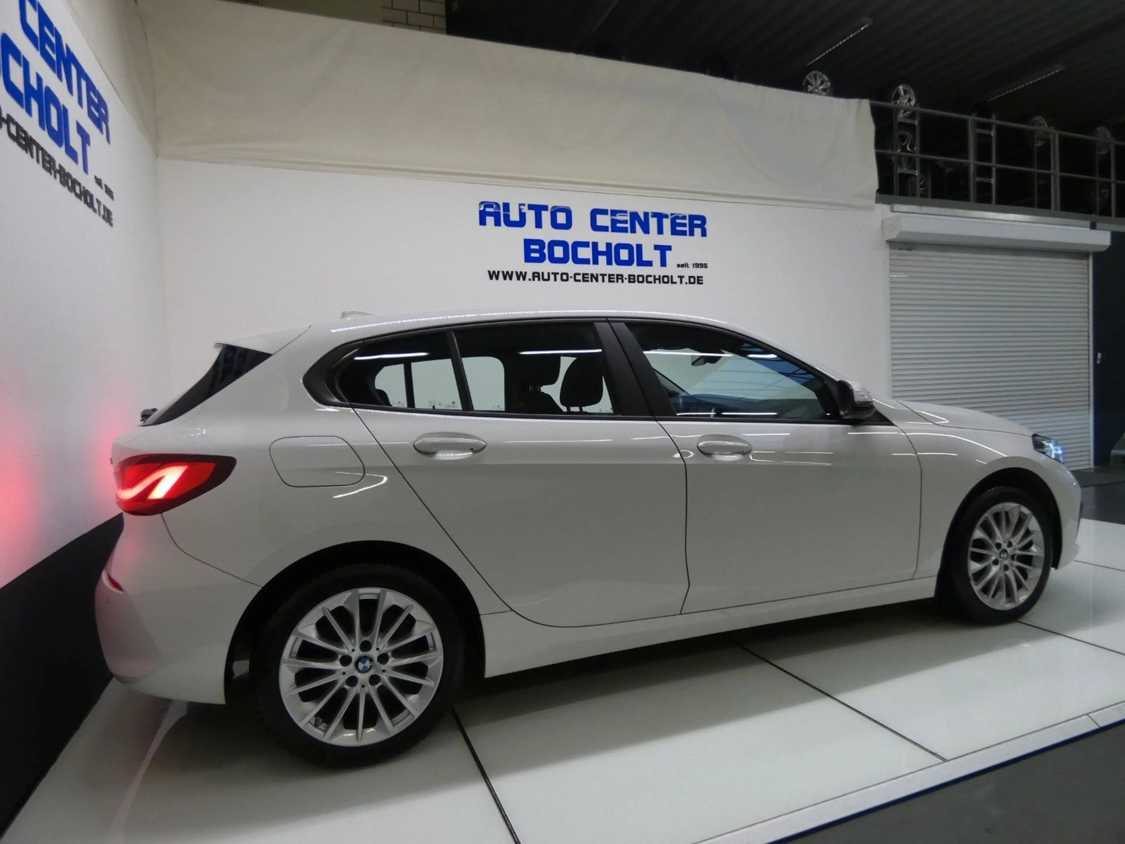 BMW 118 i Advantage*Aut*Navi*DAB*CarPlay — photo 9