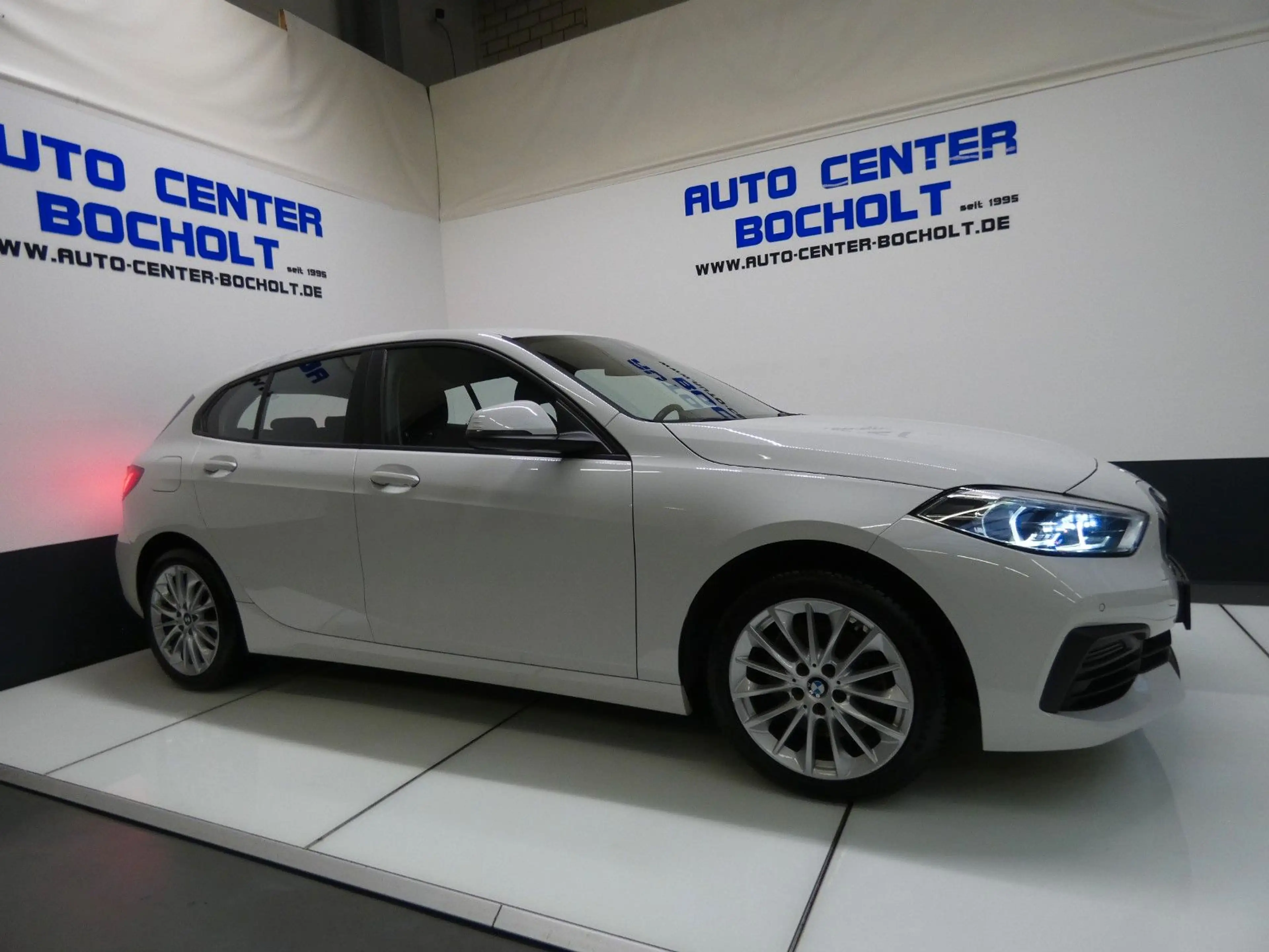 BMW 118 i Advantage*Aut*Navi*DAB*CarPlay — photo 4