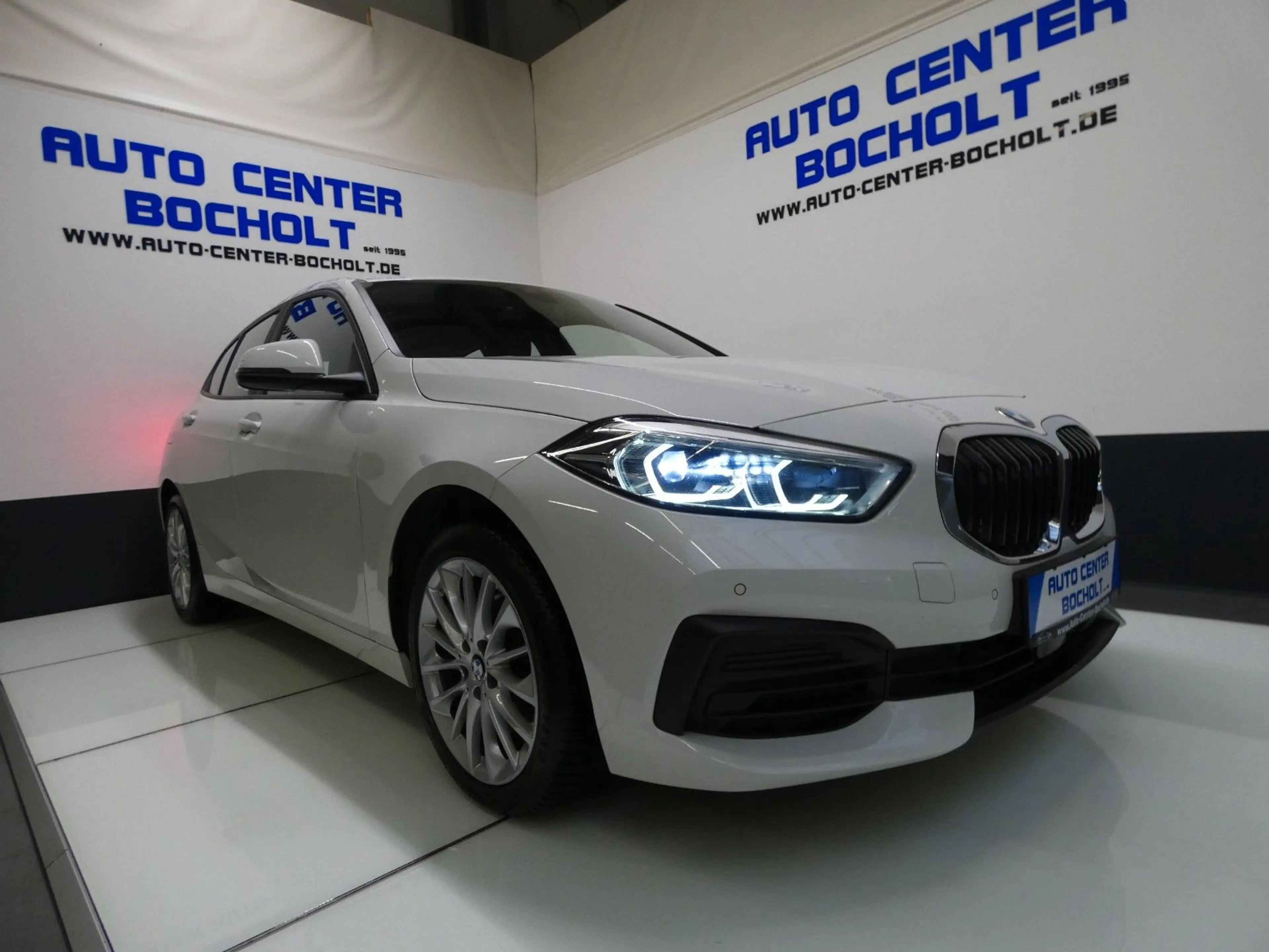 BMW 118 i Advantage*Aut*Navi*DAB*CarPlay — photo 3