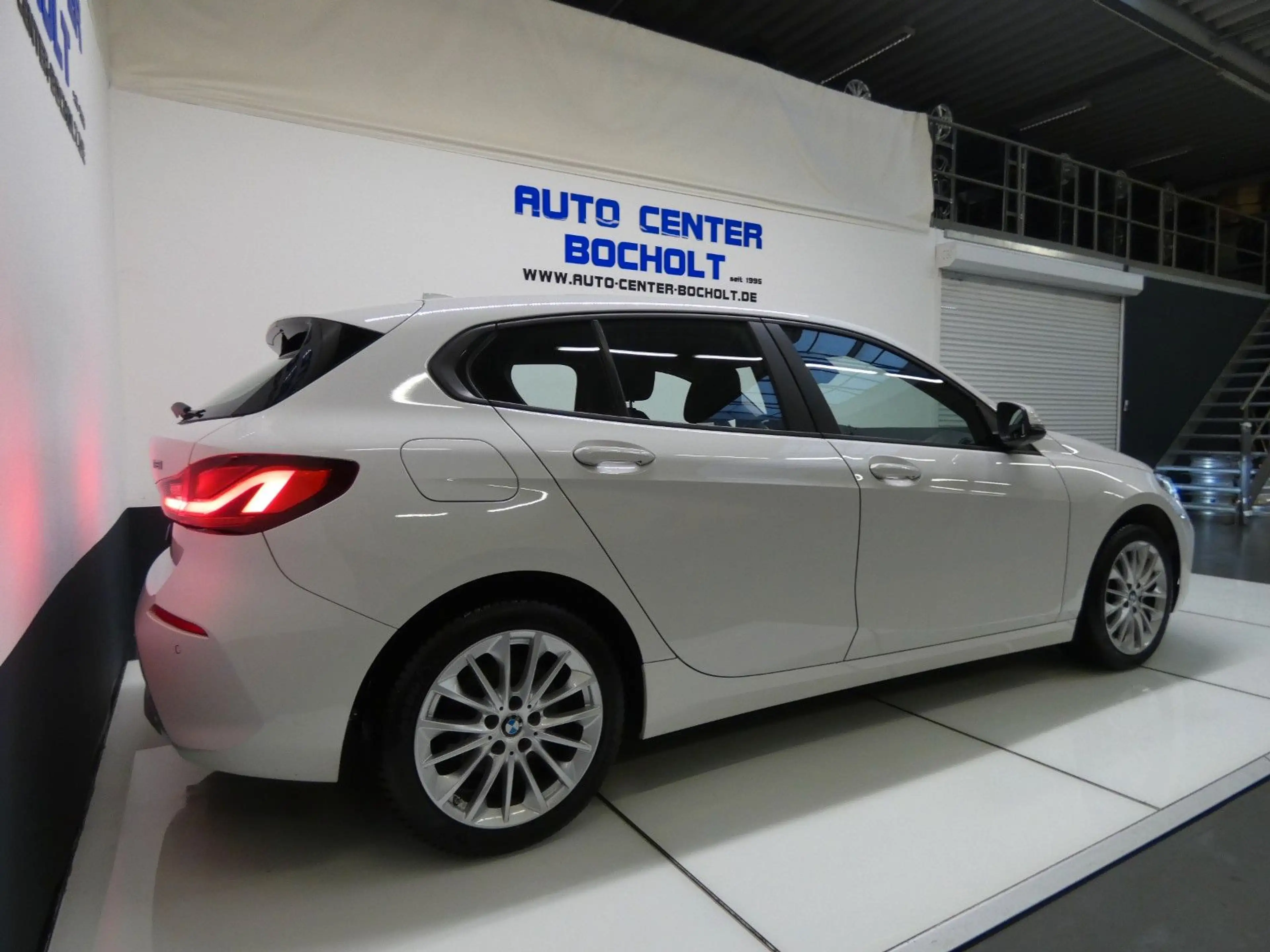 BMW 118 i Advantage*Aut*Navi*DAB*CarPlay — photo 10
