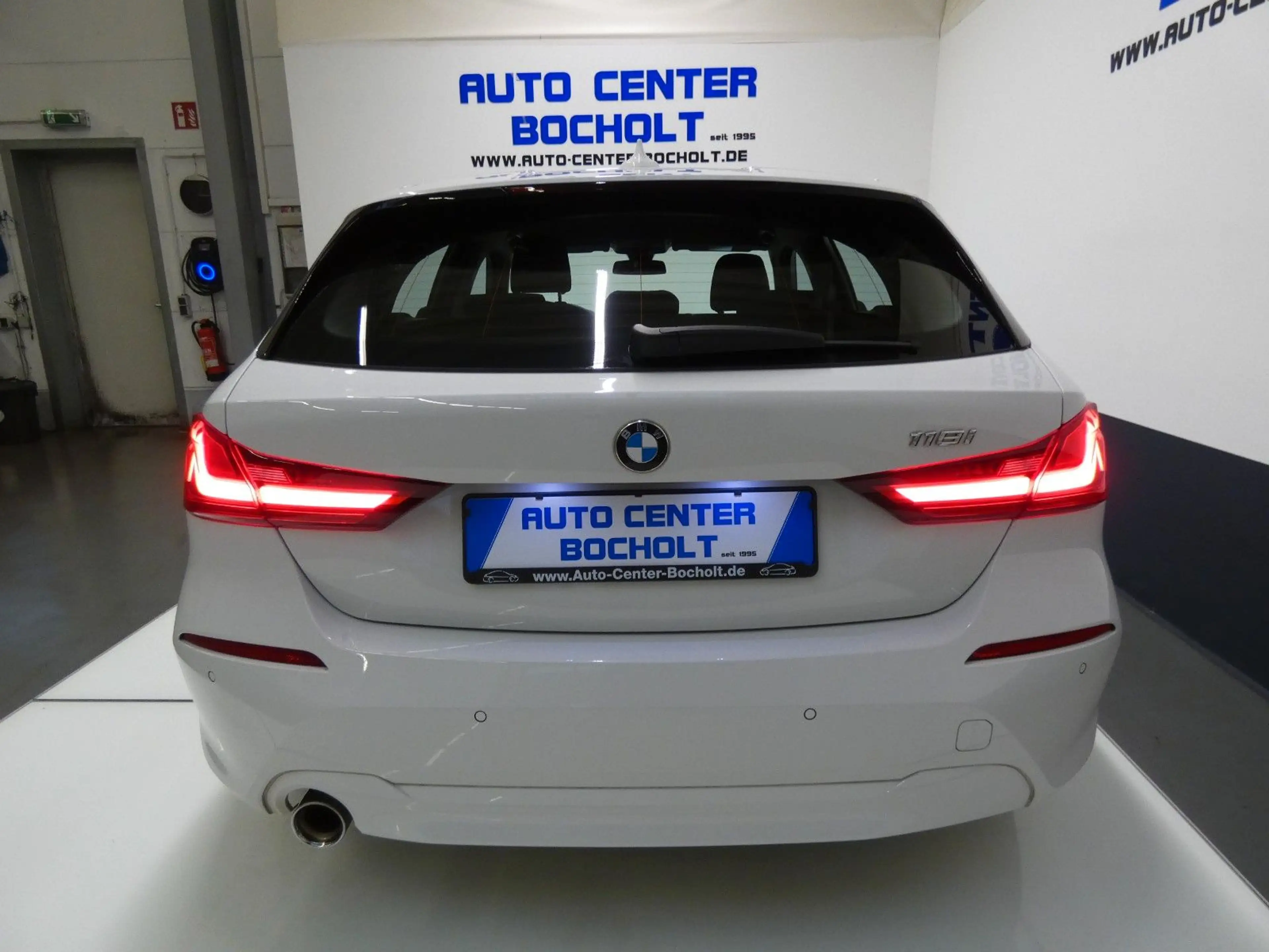 BMW 118 i Advantage*Aut*Navi*DAB*CarPlay — photo 2