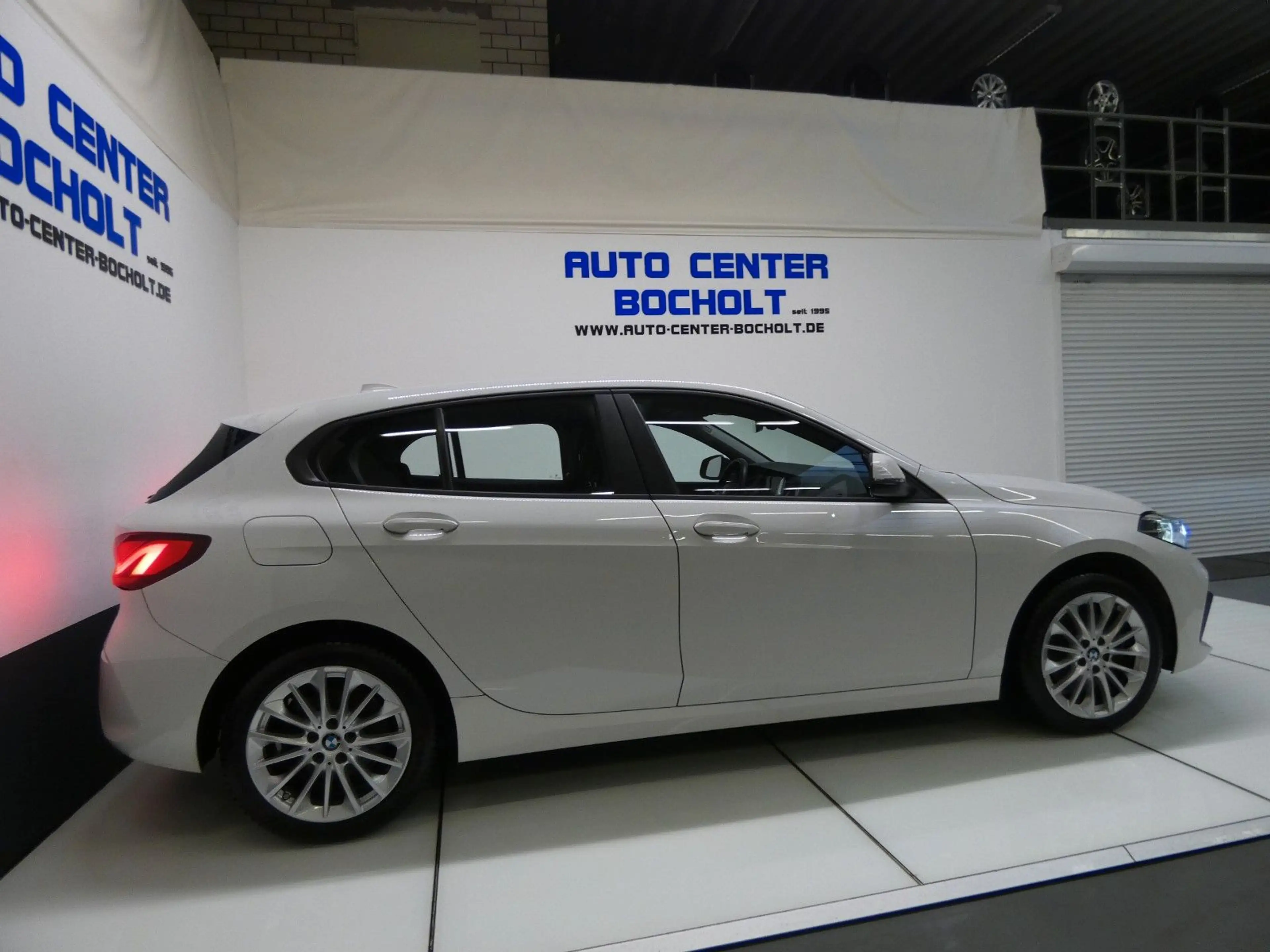 BMW 118 i Advantage*Aut*Navi*DAB*CarPlay — photo 8