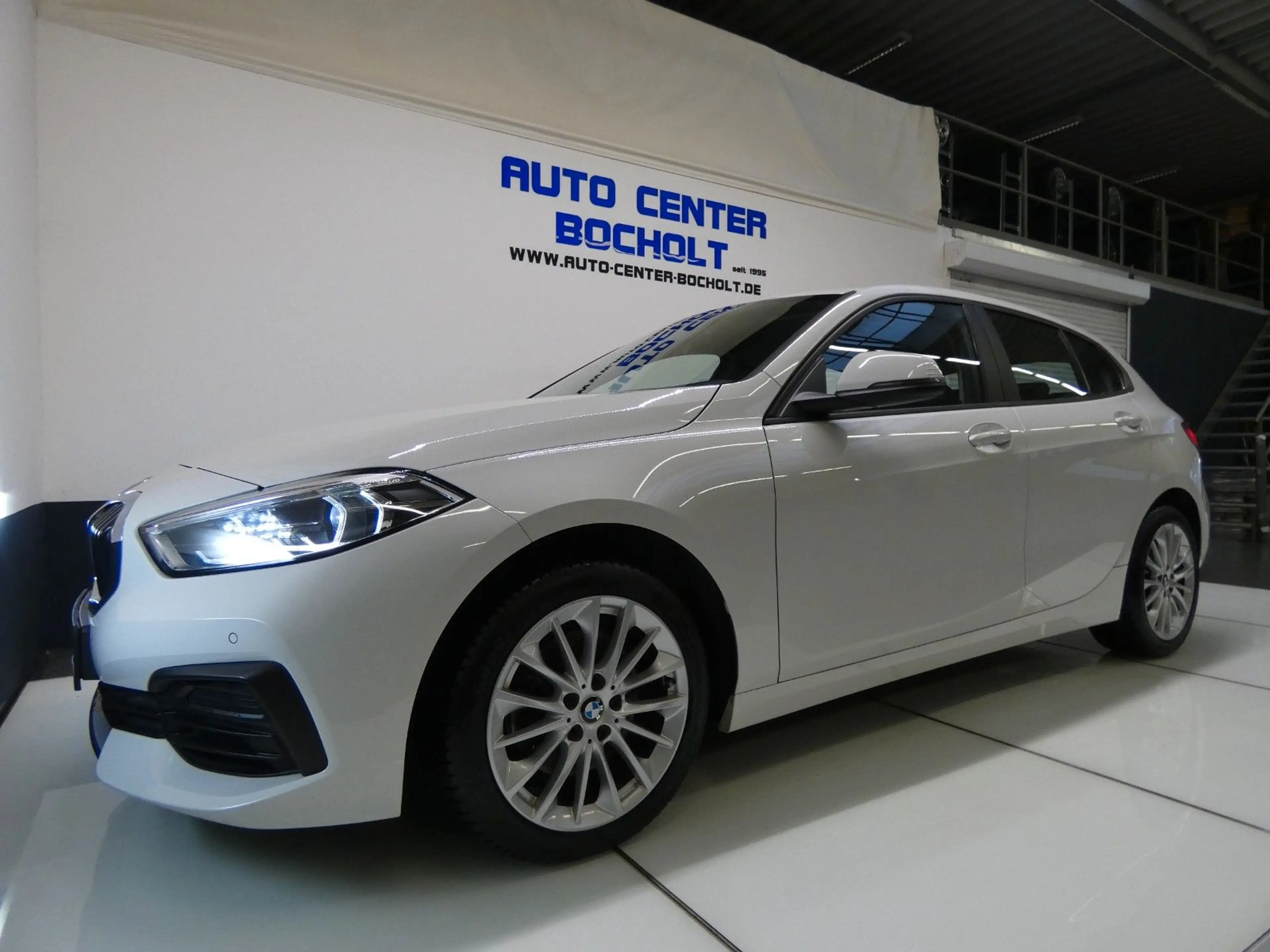 BMW 118 i Advantage*Aut*Navi*DAB*CarPlay — photo 11