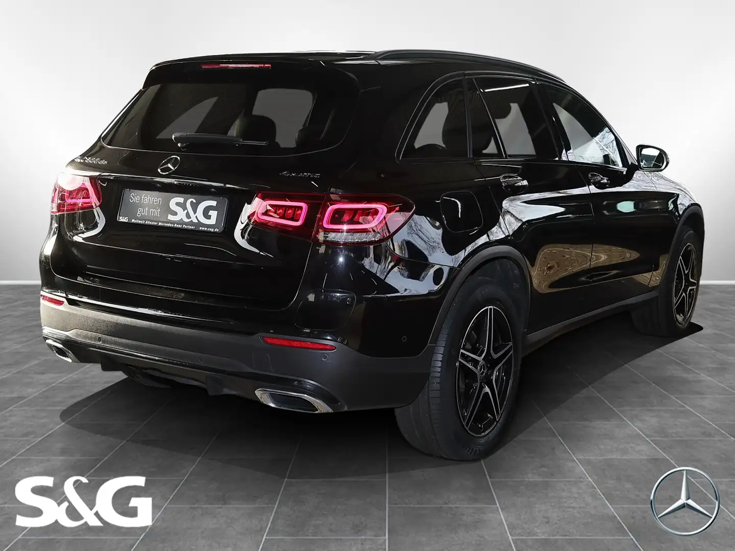 Mercedes-Benz GLC 300 de 4M AMG AHK+PANO+DISTRONIC+KEYLESS+19" Zwart - 2