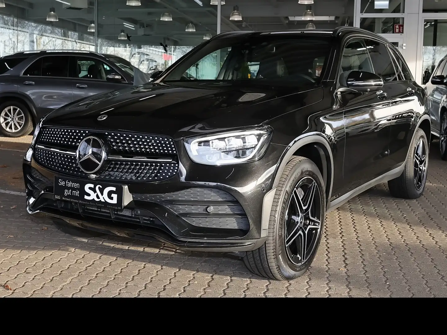 Mercedes-Benz GLC 300 de 4M AMG AHK+PANO+DISTRONIC+KEYLESS+19" Schwarz - 1