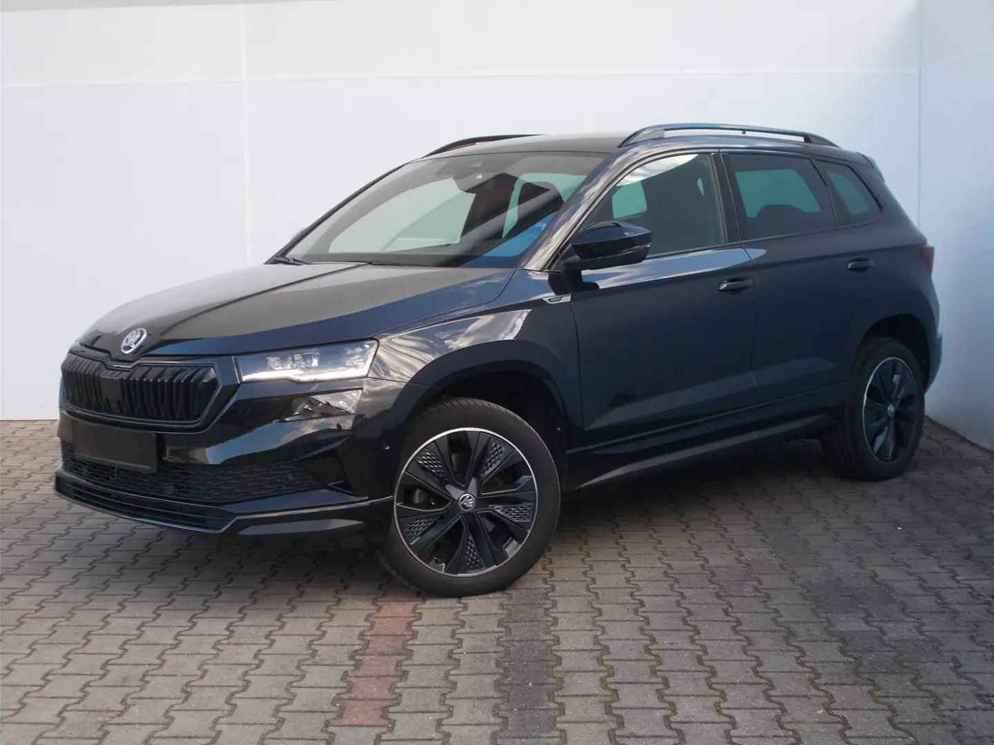 Skoda Karoq 1.5 TSI Sportline * DSG * Navi *LED *360° Schwarz - 2
