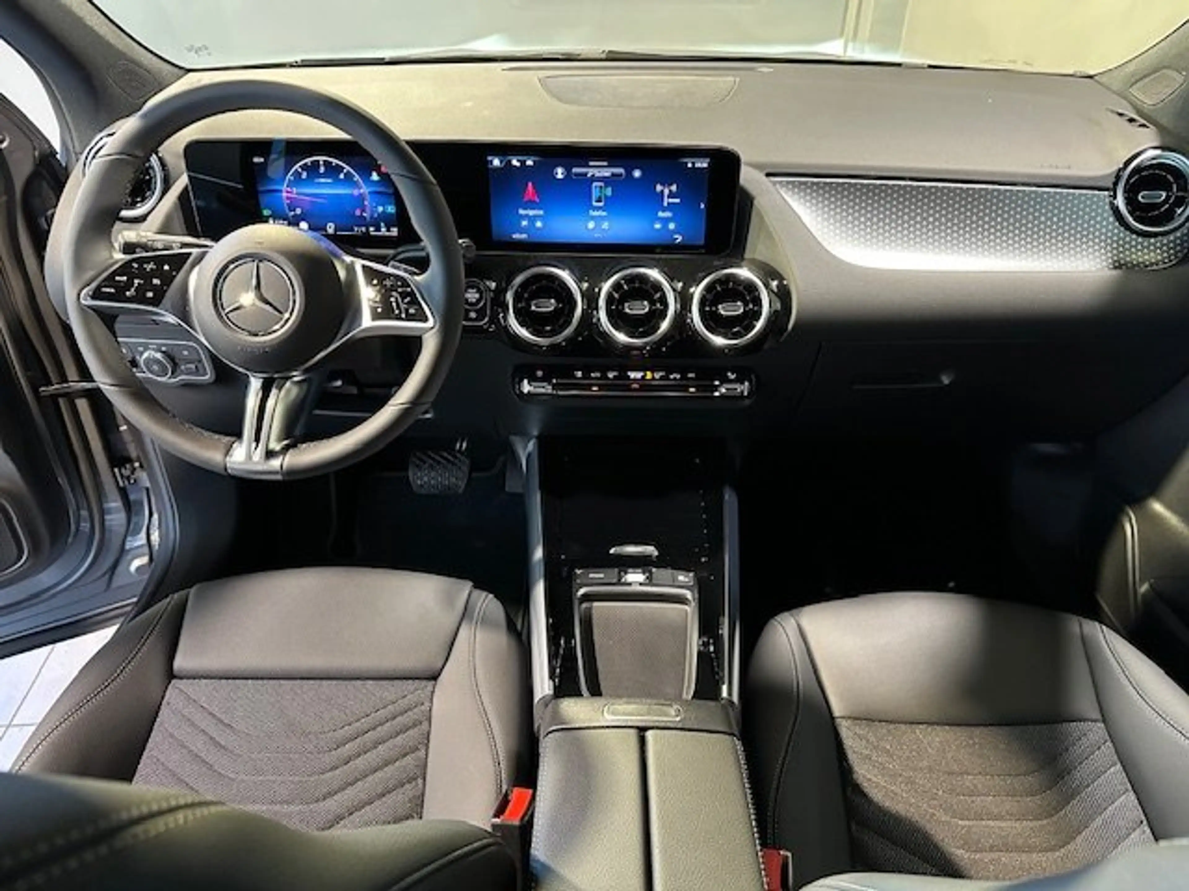 Mercedes-Benz GLA 220 d 4M Progressive Night AHK/LED/Tot/elHek — photo 5