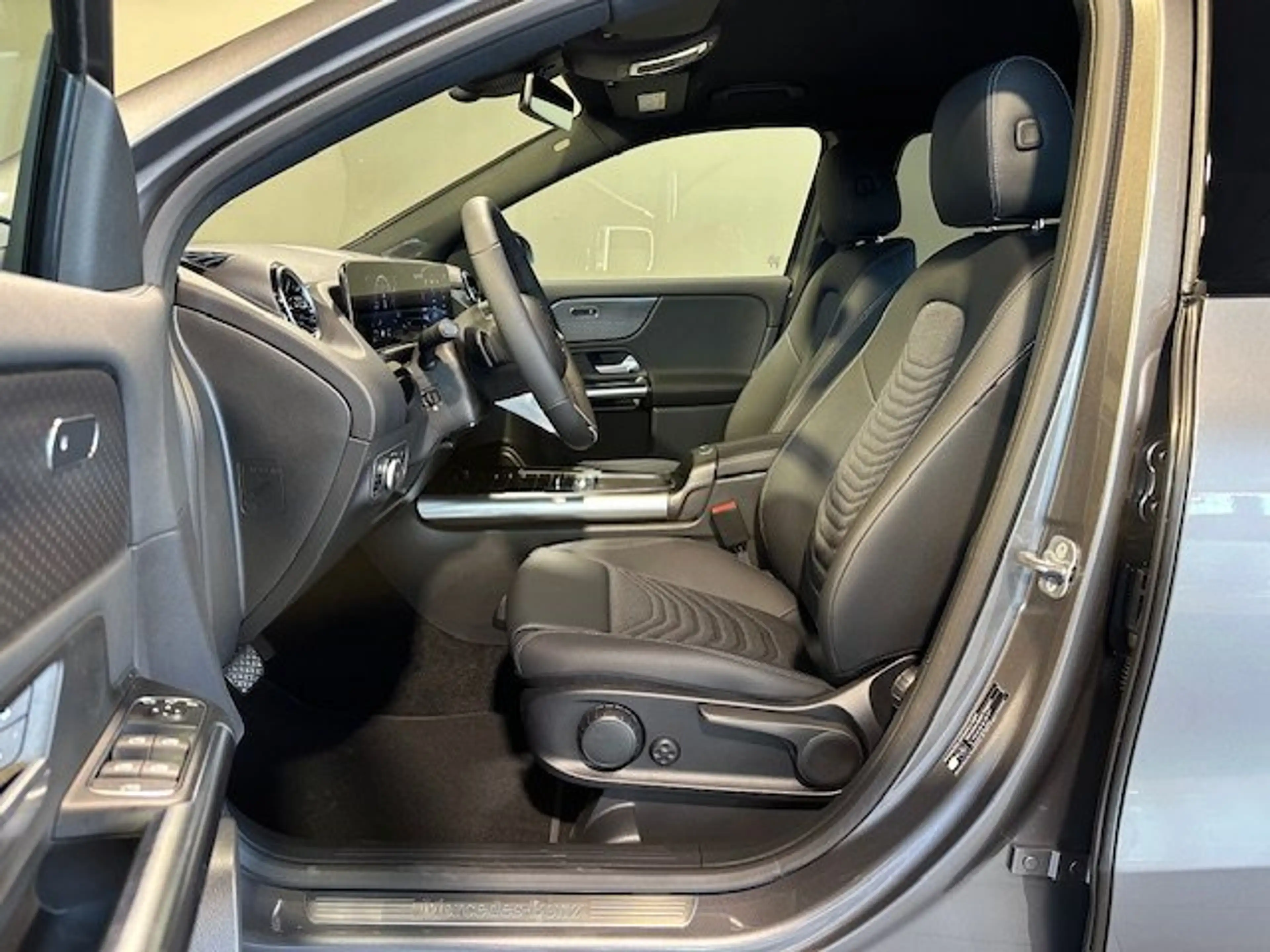 Mercedes-Benz GLA 220 d 4M Progressive Night AHK/LED/Tot/elHek — photo 7