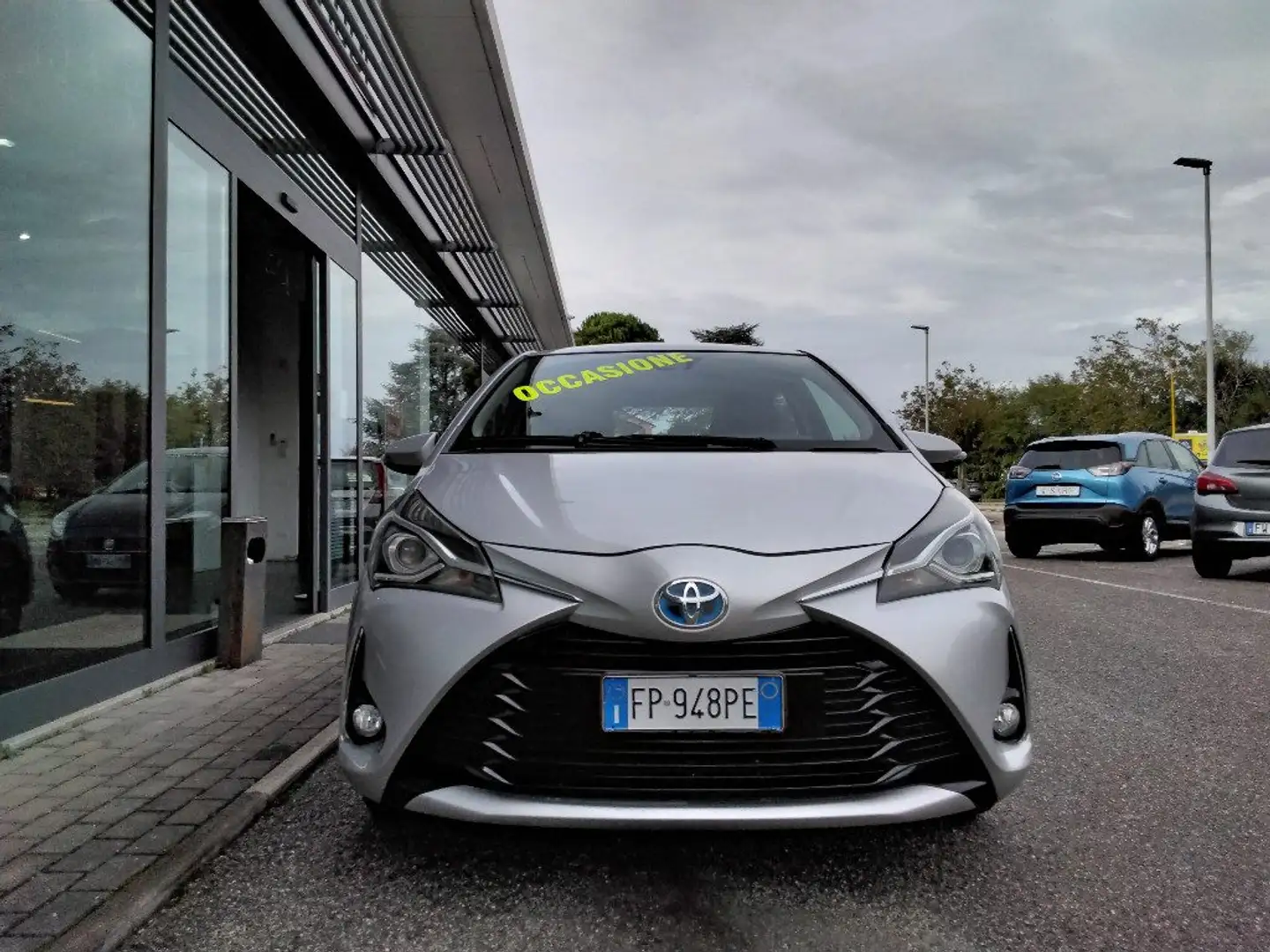 Toyota Yaris 1.5 Hybrid 5 porte Business Argento - 1