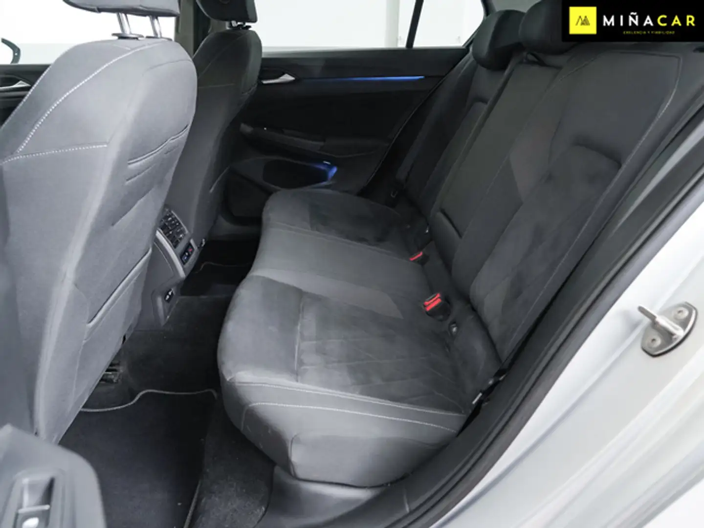 Volkswagen Golf 1.5 eTSI Style DSG 110kW Gris - 2