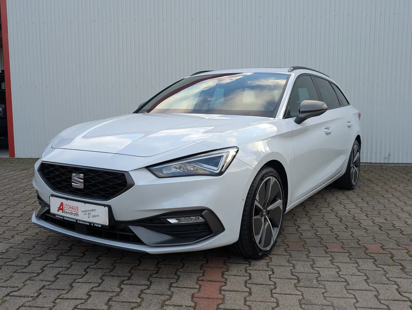 SEAT Leon FR *PanoDach*LED*SHZ*Elektrische Heckklappe* Weiß - 1