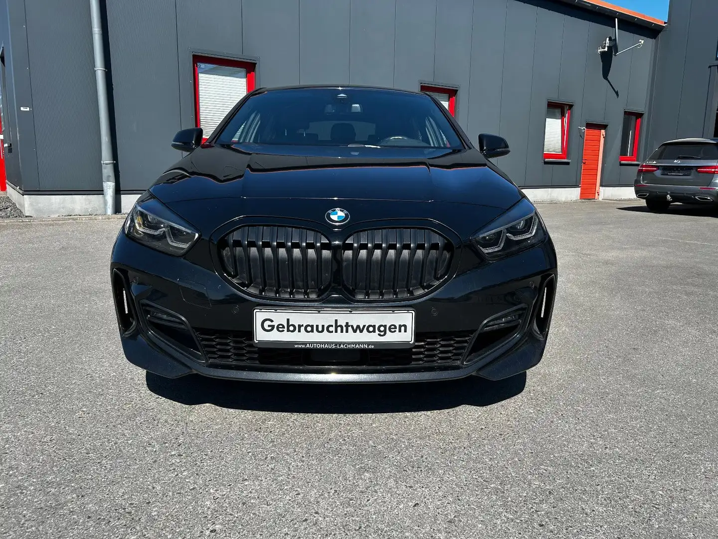BMW 116 i M Sport, M-Paket Schwarz - 2