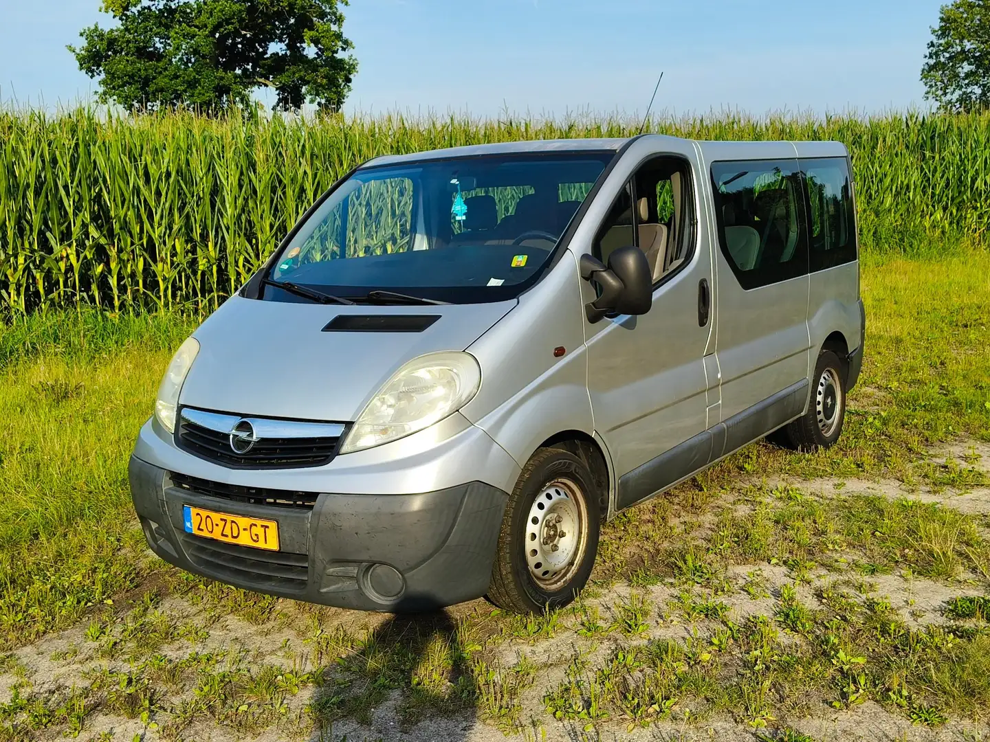Opel Vivaro Vivaro Combi 2.0i L1H1 BENZINE 9 Persoons Marge Szary - 1