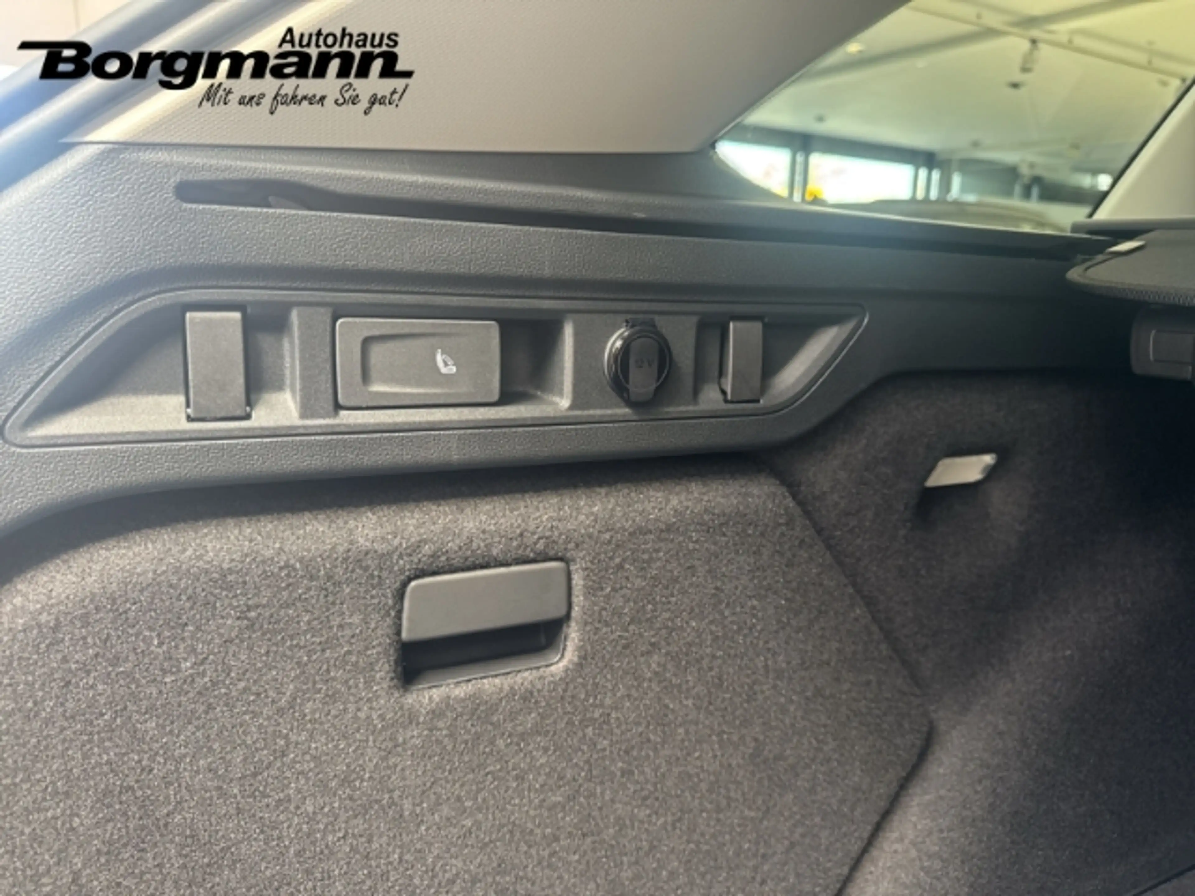 Skoda Superb Combi L&K 2,0 TSI HUD AD AHK Navi Leder Massage — photo 9