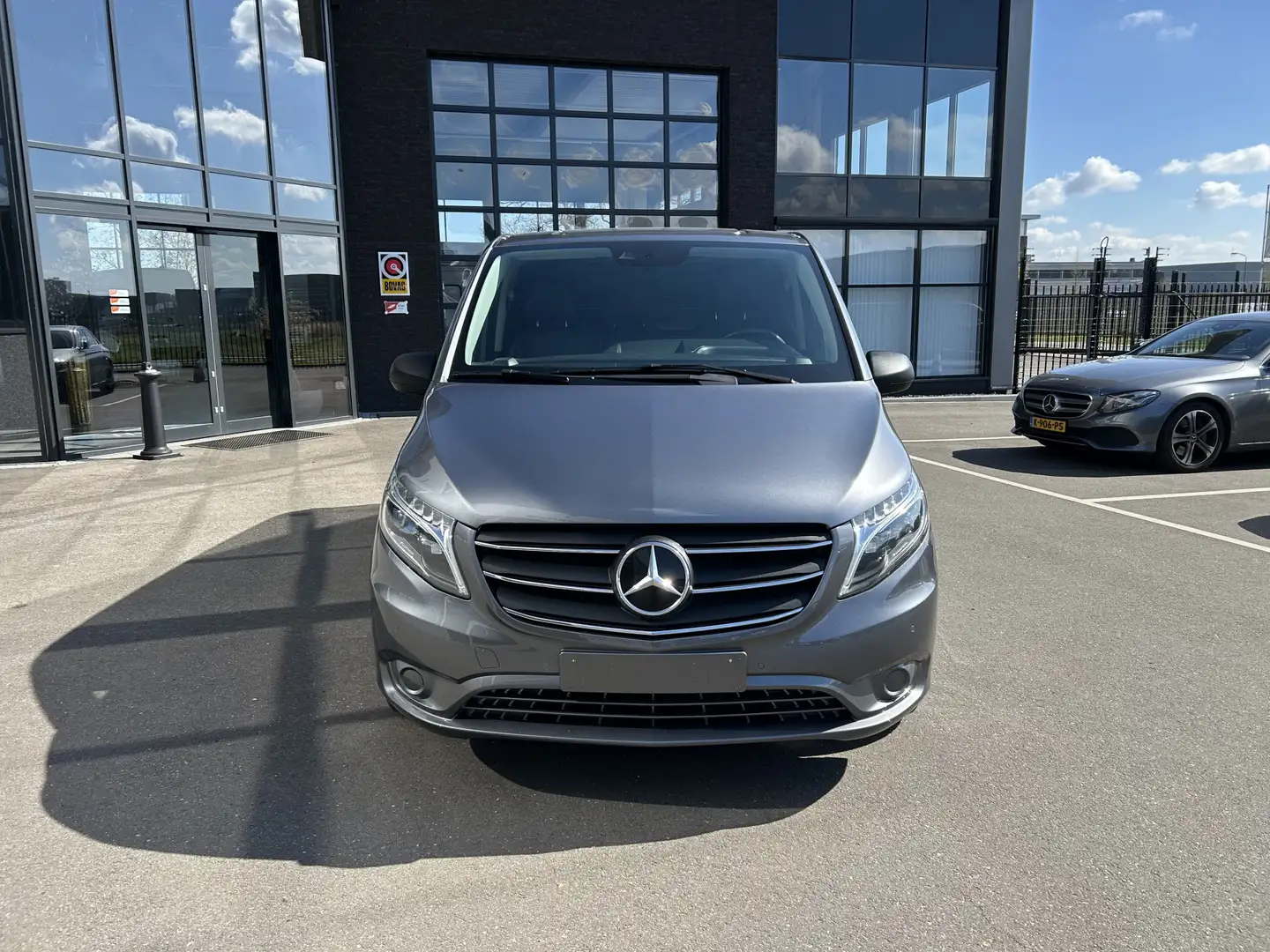 Mercedes-Benz Vito 119 CDI Lang / LED / Distronic / 2500KG Trekhaak / Grijs - 2