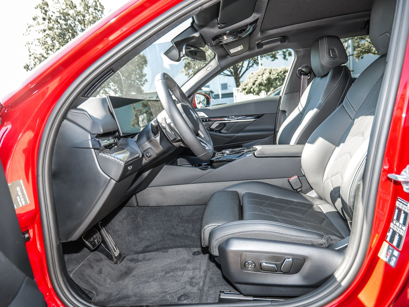 BMW 550 e xDrive Touring M Sport Pro HuD+Pano+Bowers&Wilki — photo 5