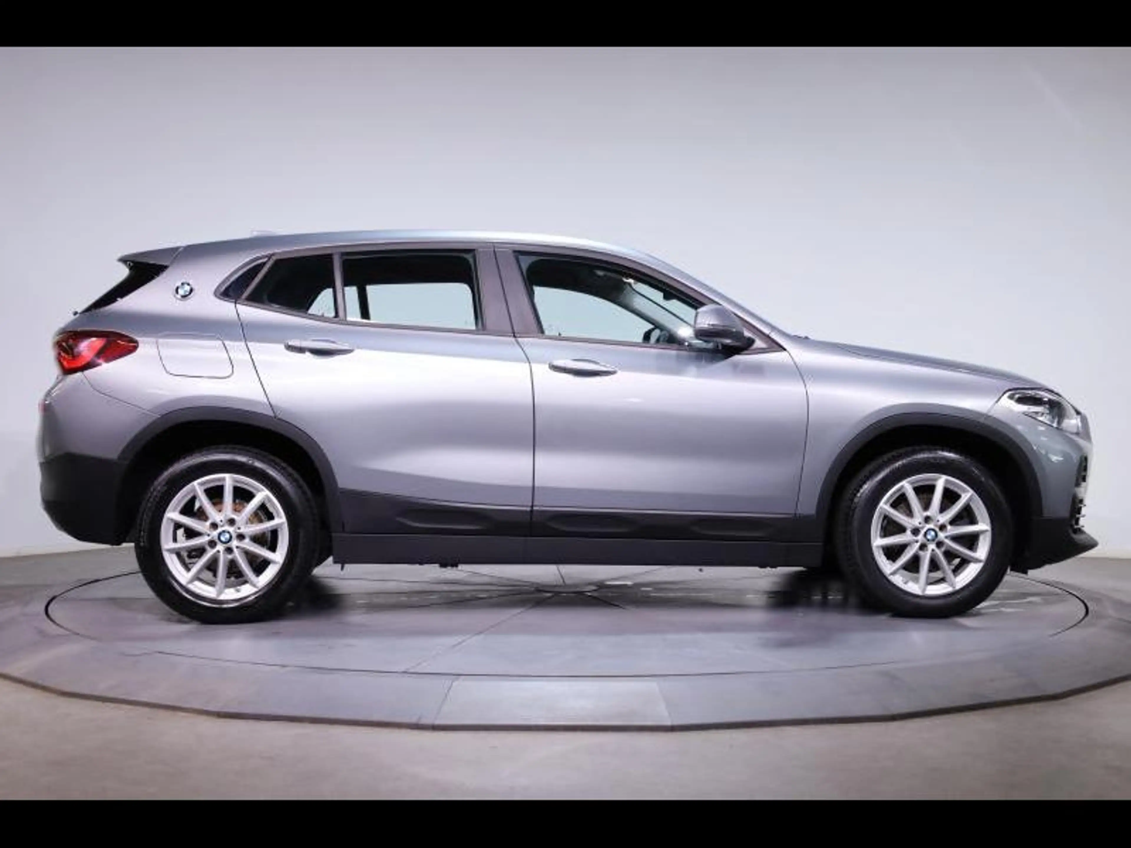 BMW X2 sDrive18i — photo 3