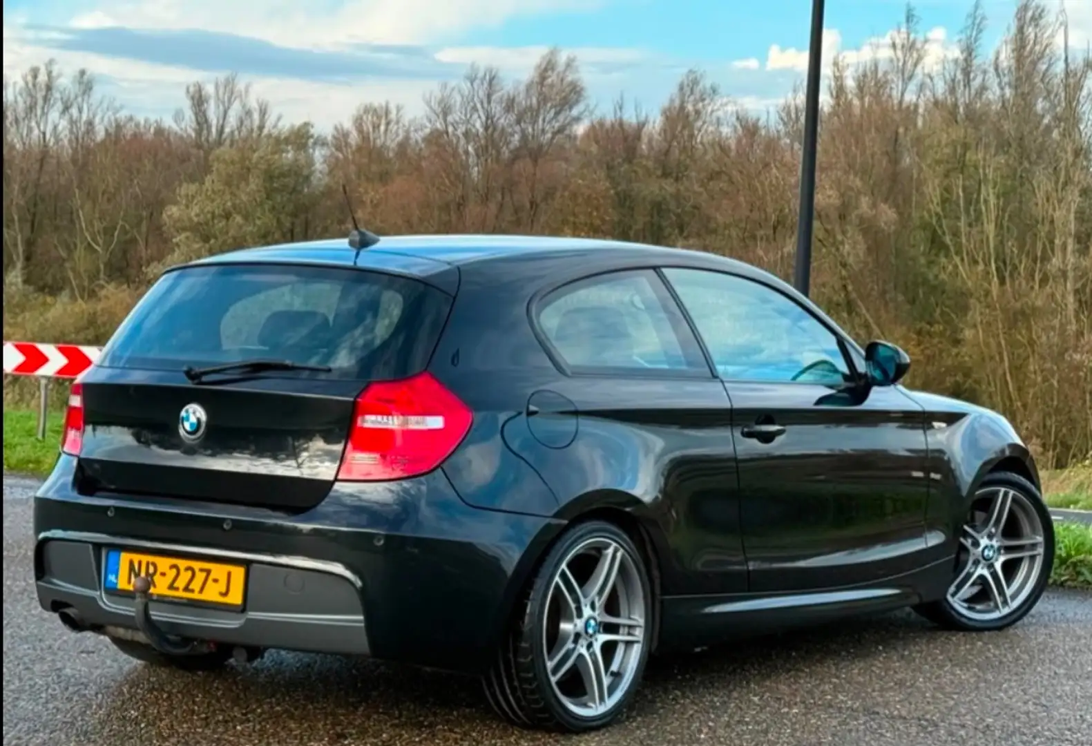 BMW 116 116 116i High Executive Fekete - 1