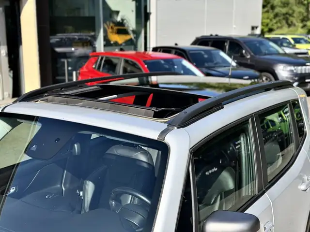 Jeep Renegade view 4