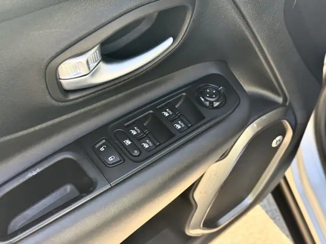 Jeep Renegade view 14