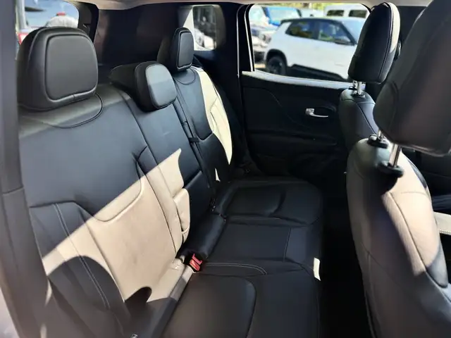 Jeep Renegade view 11