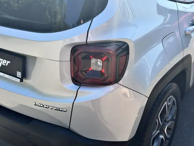 Jeep Renegade view 9