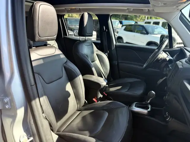 Jeep Renegade view 13
