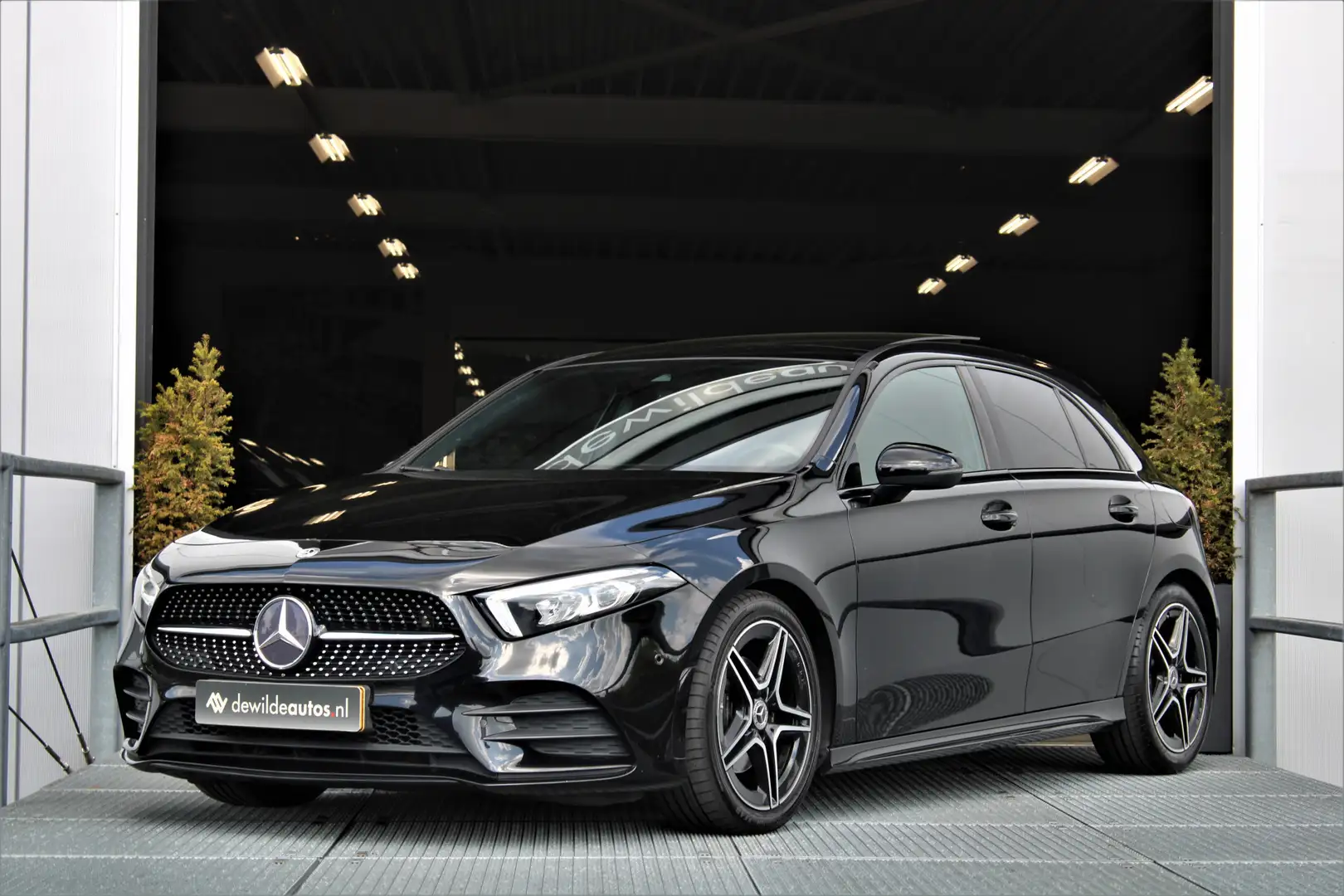 Mercedes-Benz A 200 AMG 163pk Night Pano Camera Stoelverwarming NL-aut Zwart - 1