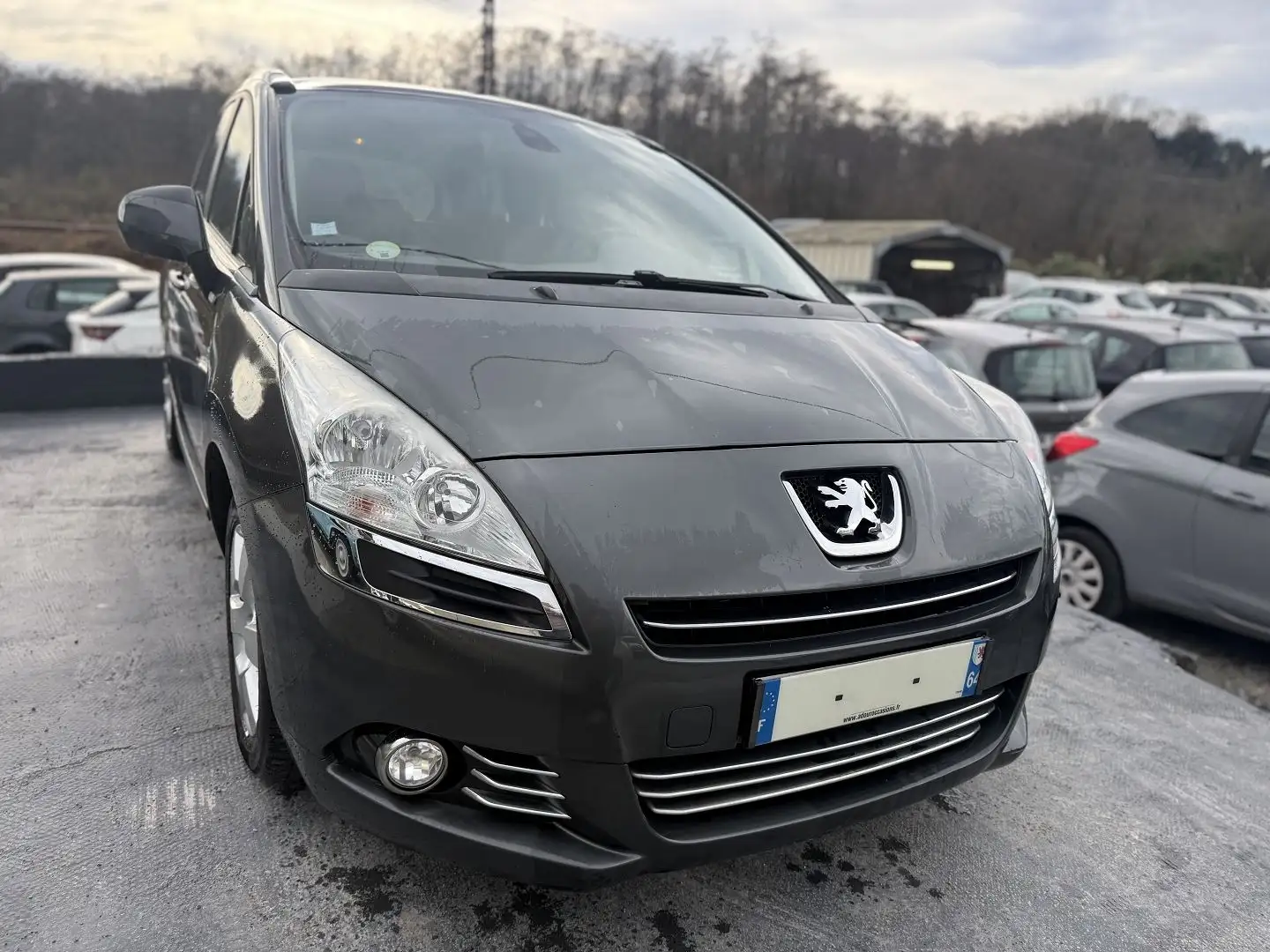 Peugeot 5008 1.6 HDI115 FAP ALLURE 7PL Gris - 1