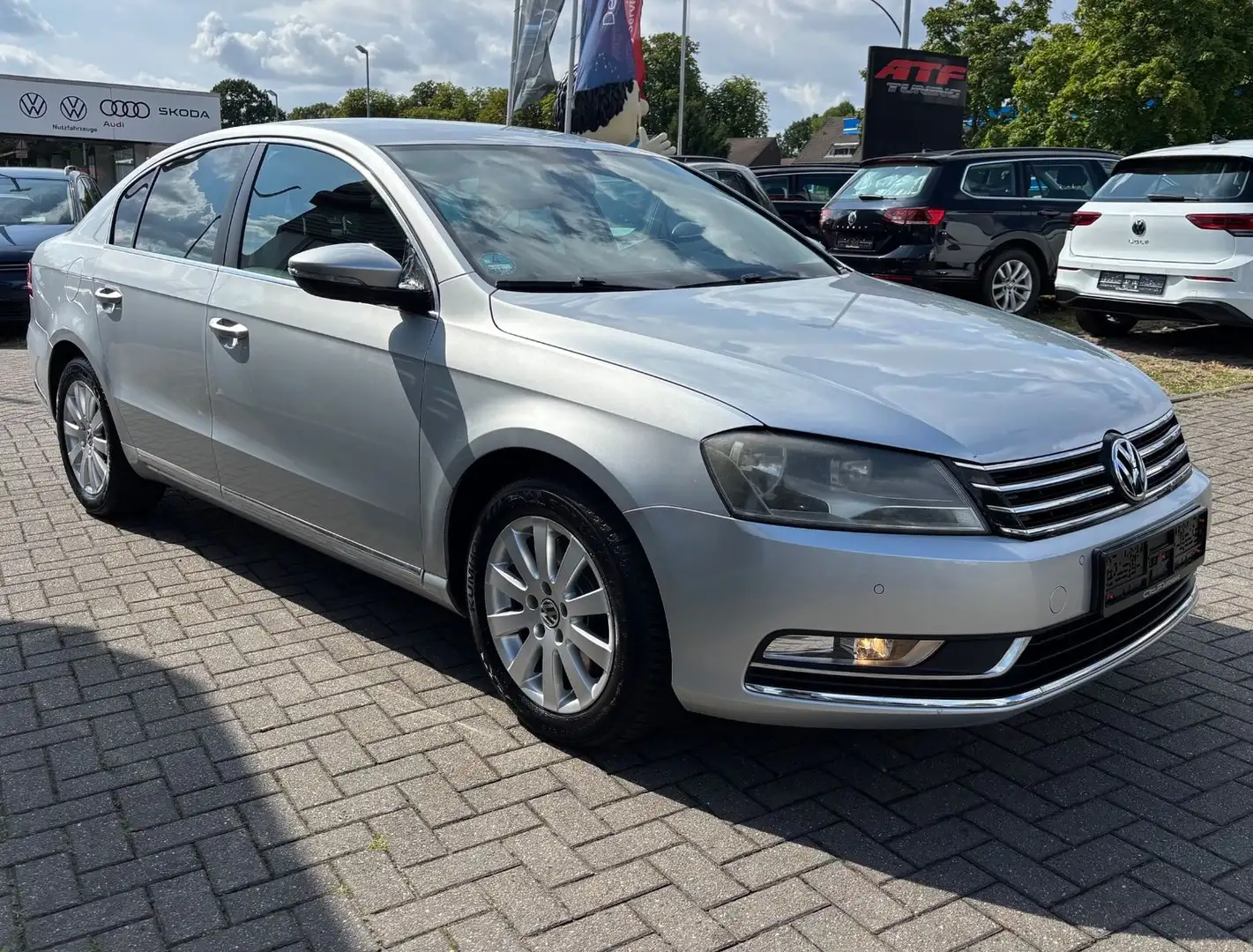 Volkswagen Passat Lim. Comfortline BlueMotion Срібний - 2