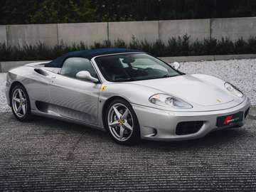 Spider / Grigio Nürburgring / Manual / Full Service