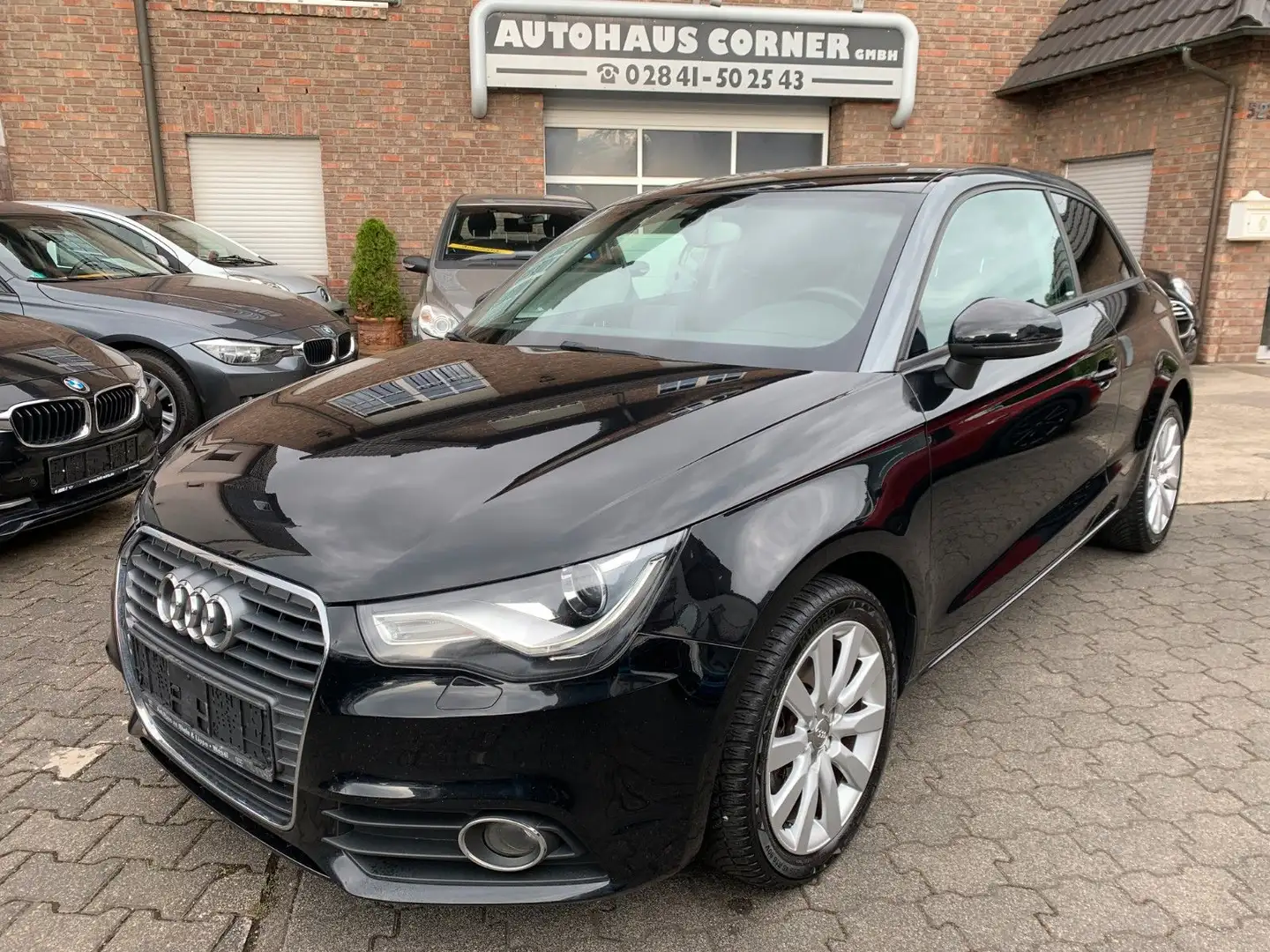 Audi A1 1.4 16V ambition Automatik Xenonlicht Schwarz - 1