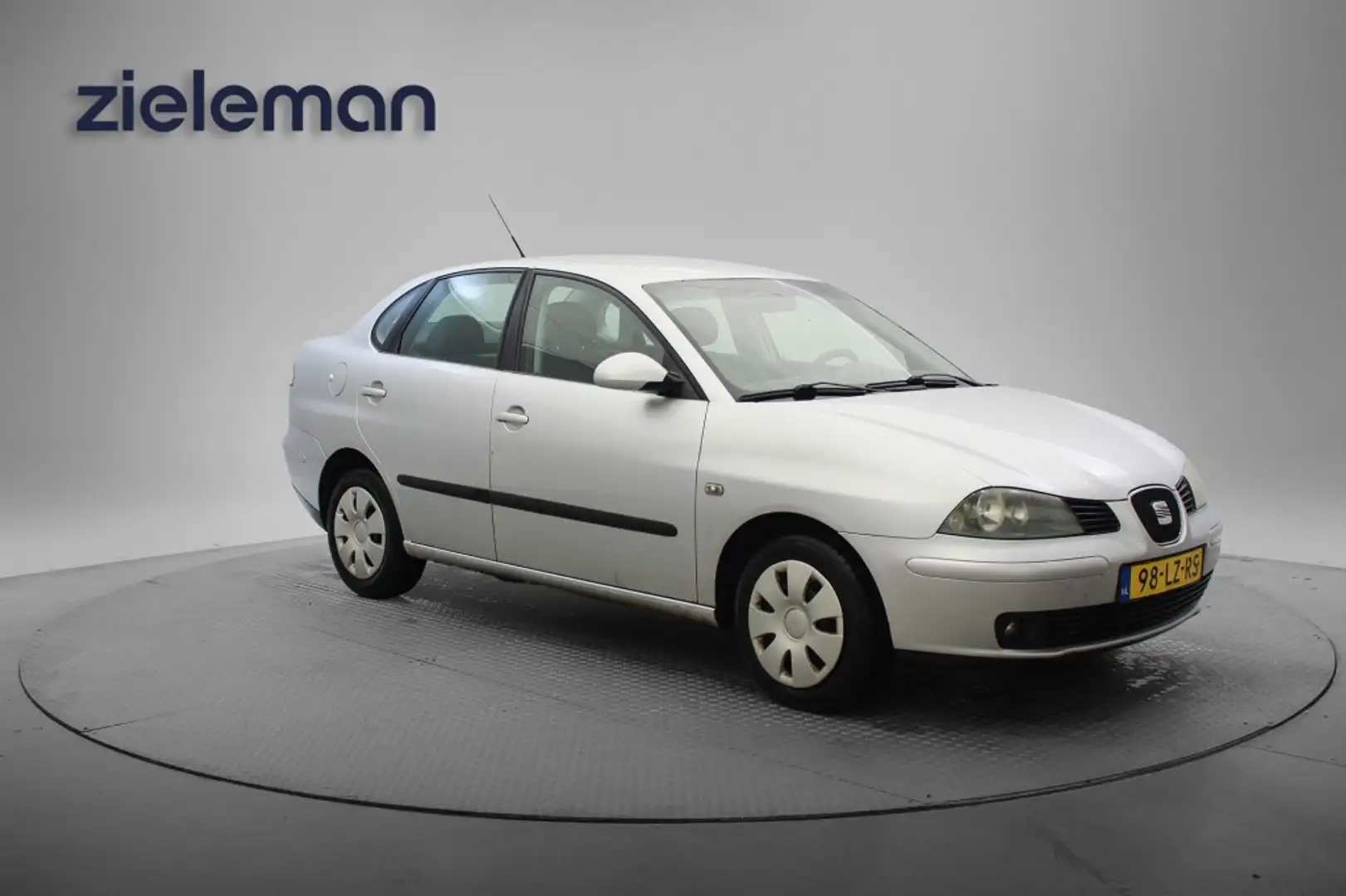 SEAT Cordoba 1.4 16V Signo - Cruise, Clima Grijs - 1